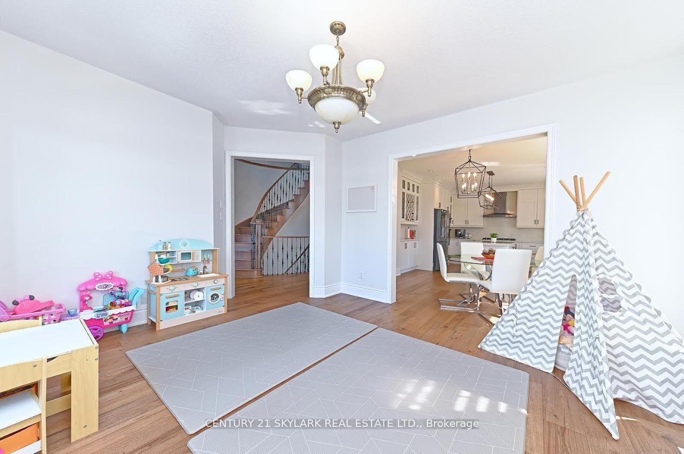 Photo 5 of 45 Kidbrook Road, Brampton, Bram East — HOMEH