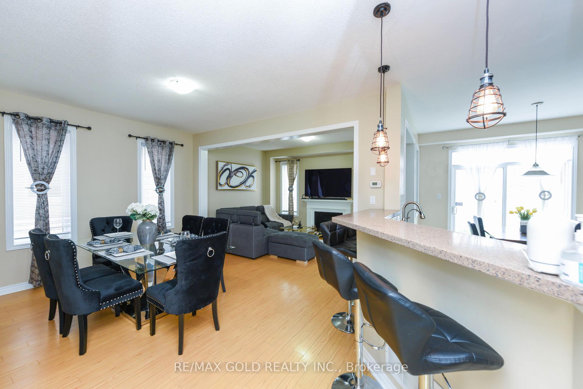 Photo 5 of 35 Amaranth Crescent, Brampton, Northwest Sandalwood Parkway — HOMEH