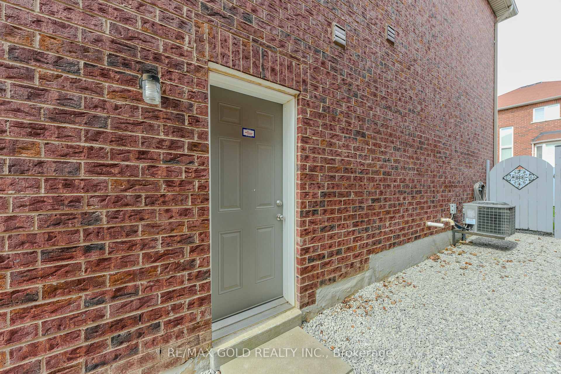 Photo 13 of 35 Amaranth Crescent, Brampton, Northwest Sandalwood Parkway — HOMEH