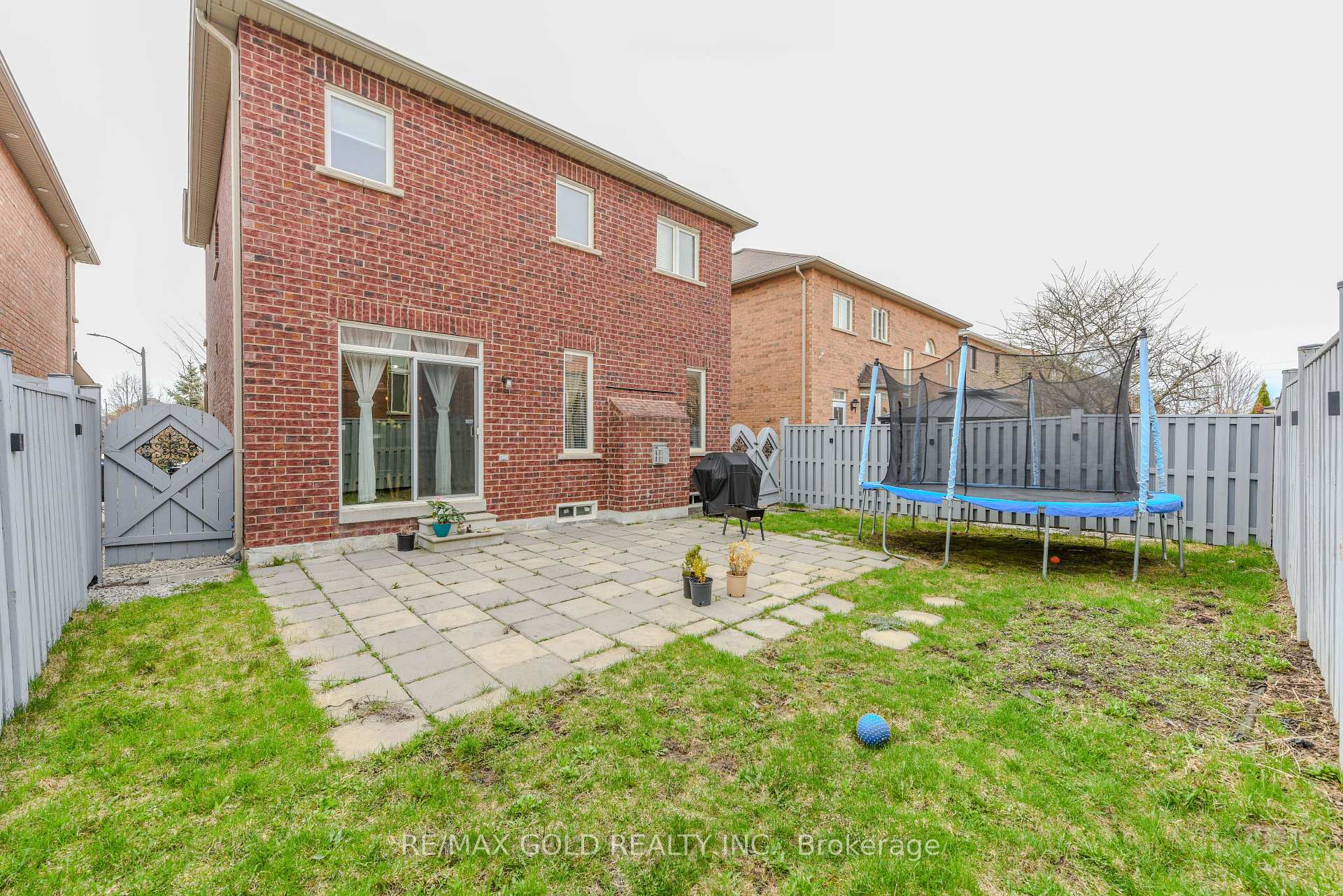 Photo 8 of 35 Amaranth Crescent, Brampton, Northwest Sandalwood Parkway — HOMEH