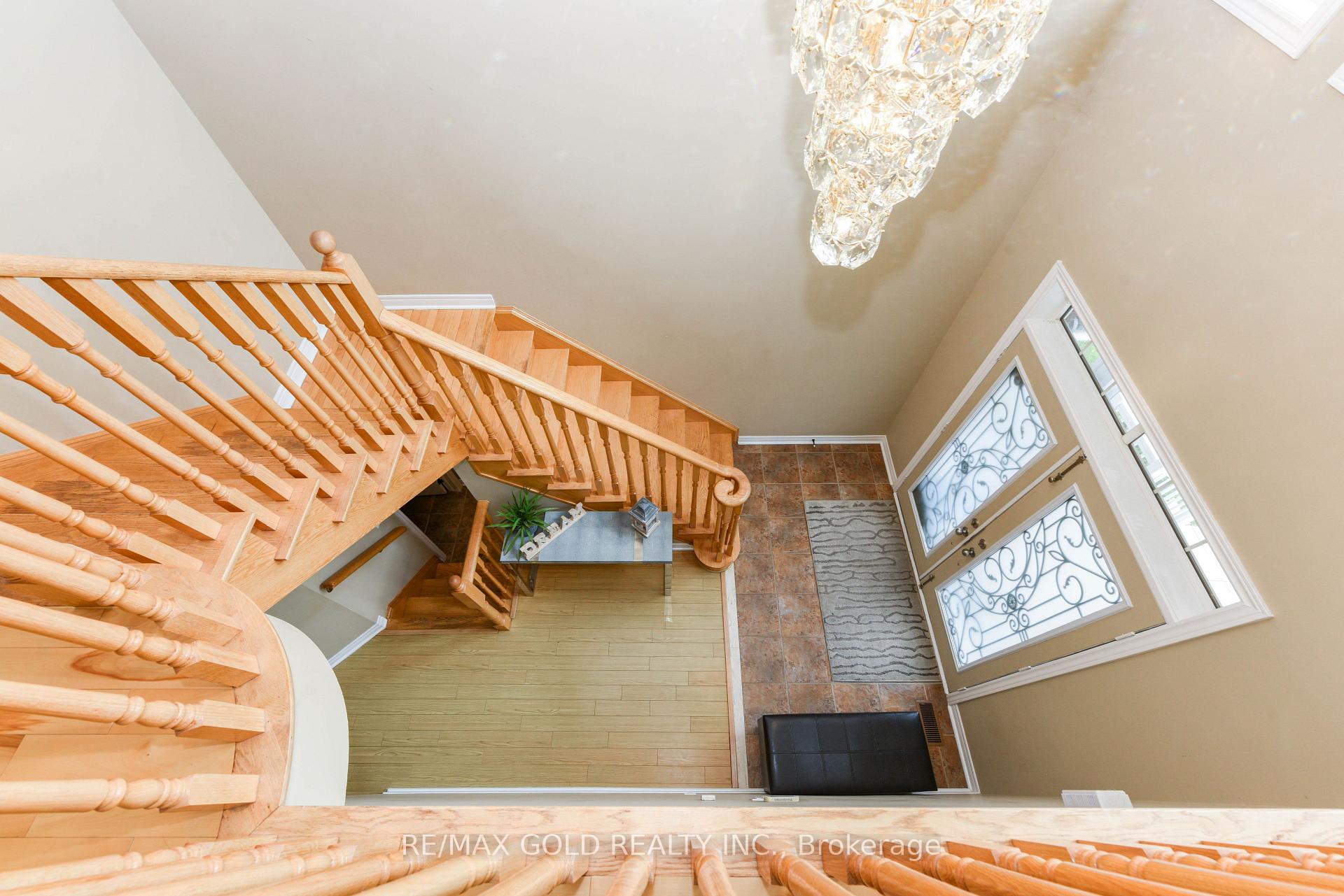 Photo 3 of 35 Amaranth Crescent, Brampton, Northwest Sandalwood Parkway — HOMEH