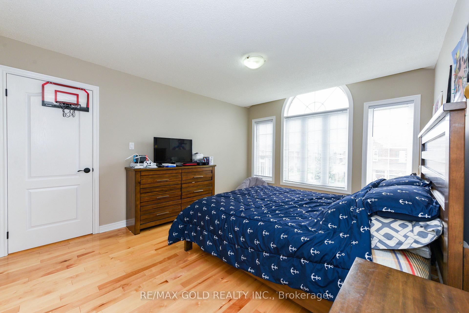 Photo 12 of 35 Amaranth Crescent, Brampton, Northwest Sandalwood Parkway — HOMEH