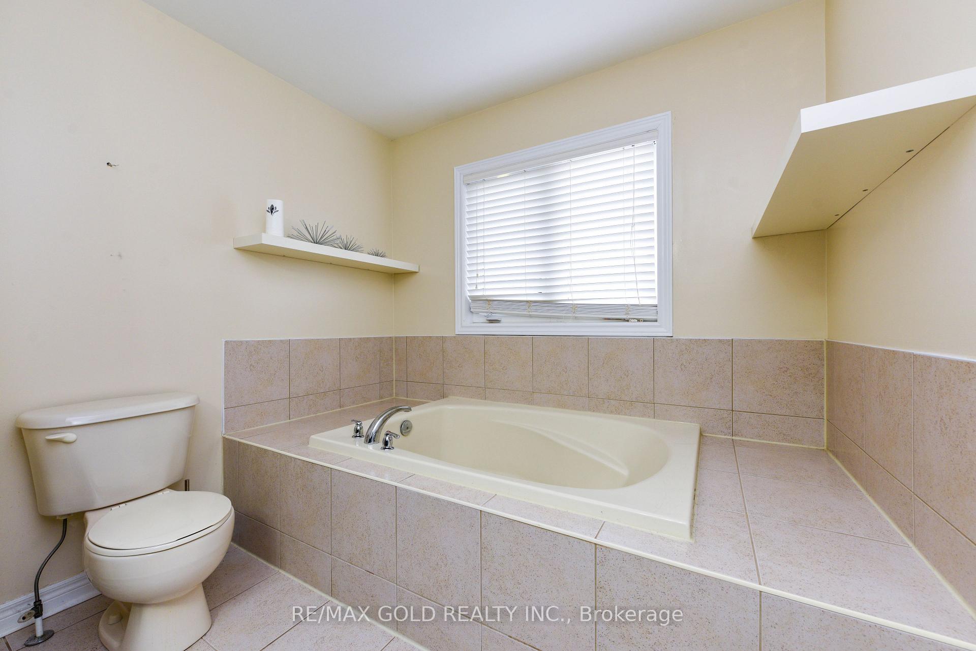 Photo 6 of 35 Amaranth Crescent, Brampton, Northwest Sandalwood Parkway — HOMEH