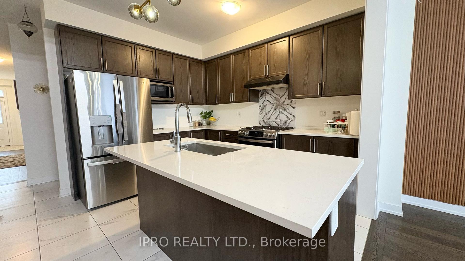 Photo 3 of 10 Wintergreen Crescent, Haldimand — HOMEH