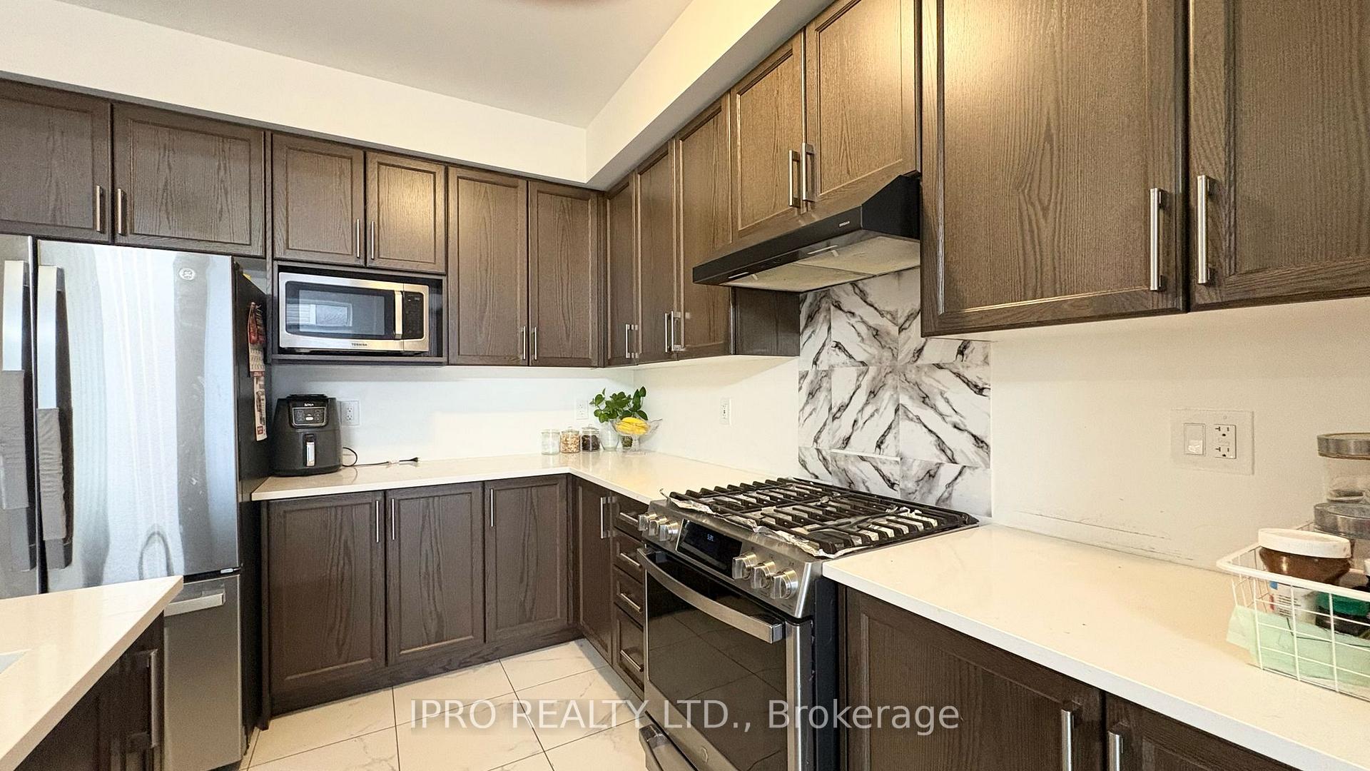 Photo 6 of 10 Wintergreen Crescent, Haldimand — HOMEH