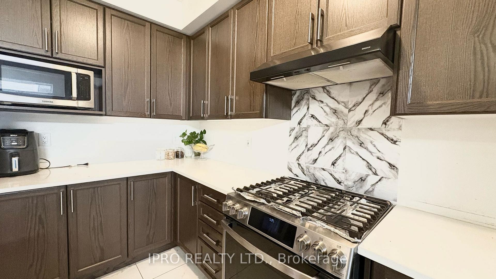Photo 12 of 10 Wintergreen Crescent, Haldimand — HOMEH