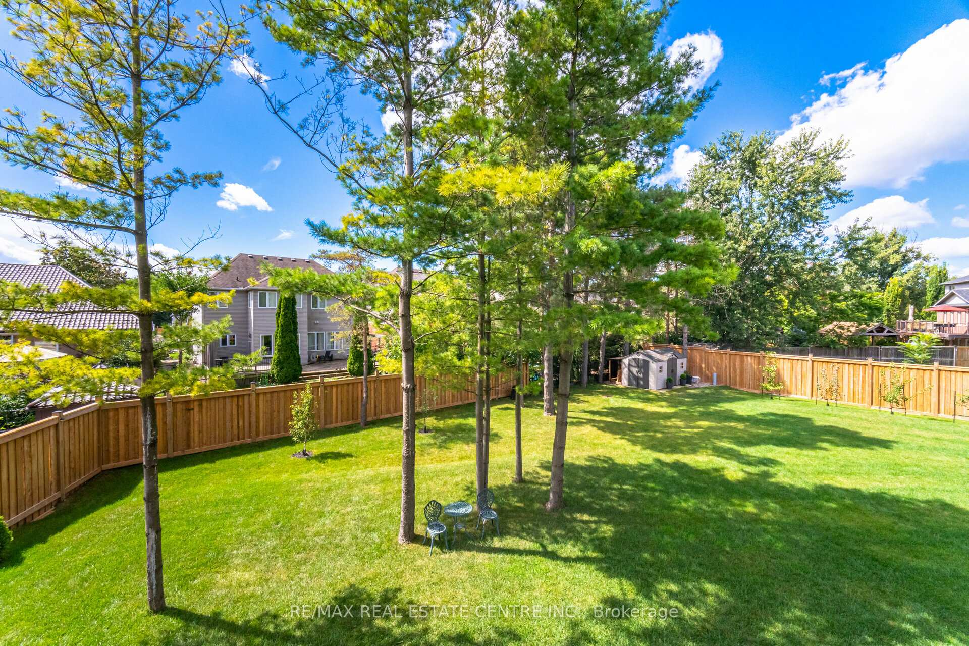 Photo 13 of 43 Ferris Circle, Guelph, Clairfields/Hanlon Business Park — HOMEH