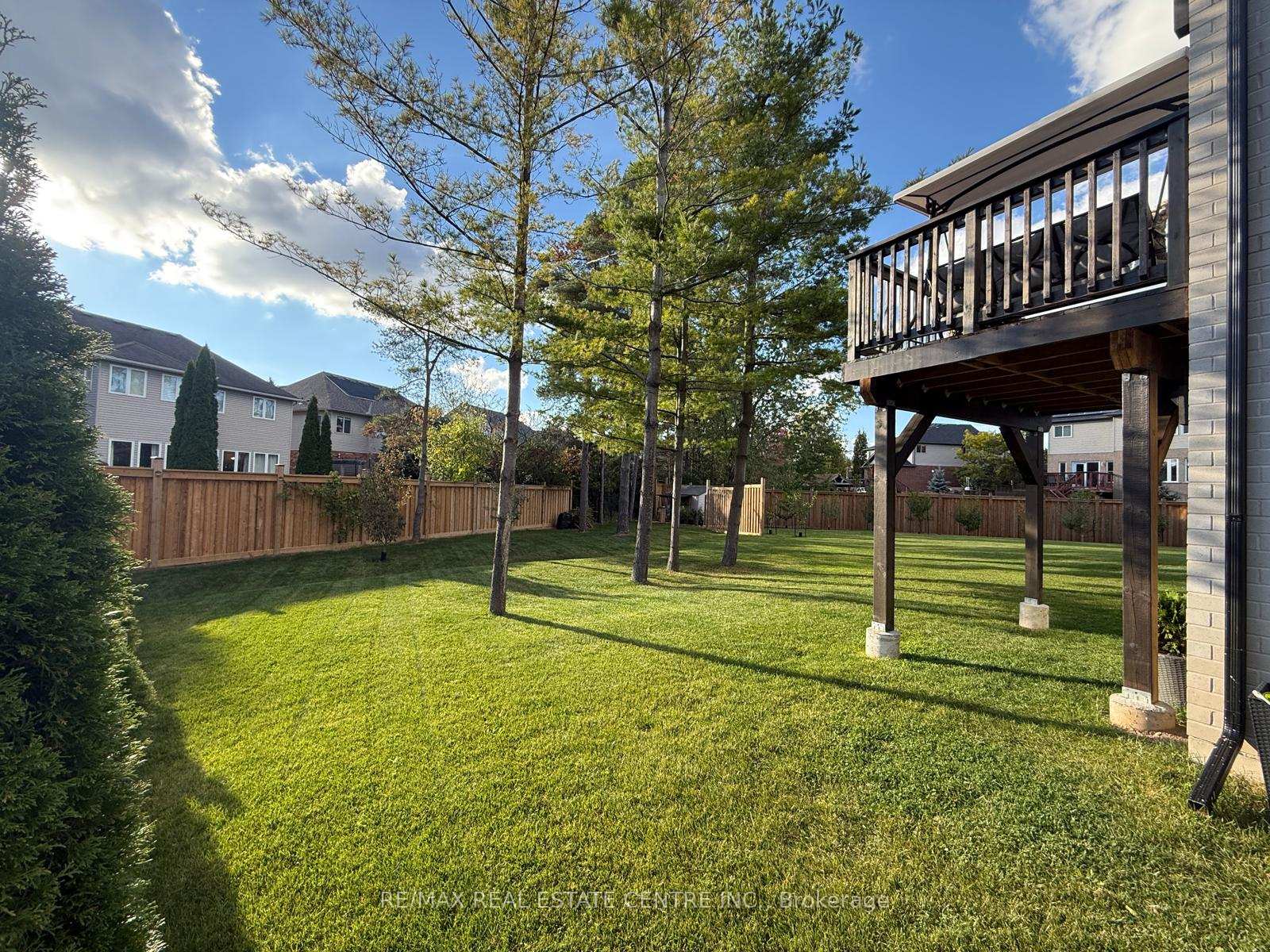 Photo 15 of 43 Ferris Circle, Guelph, Clairfields/Hanlon Business Park — HOMEH