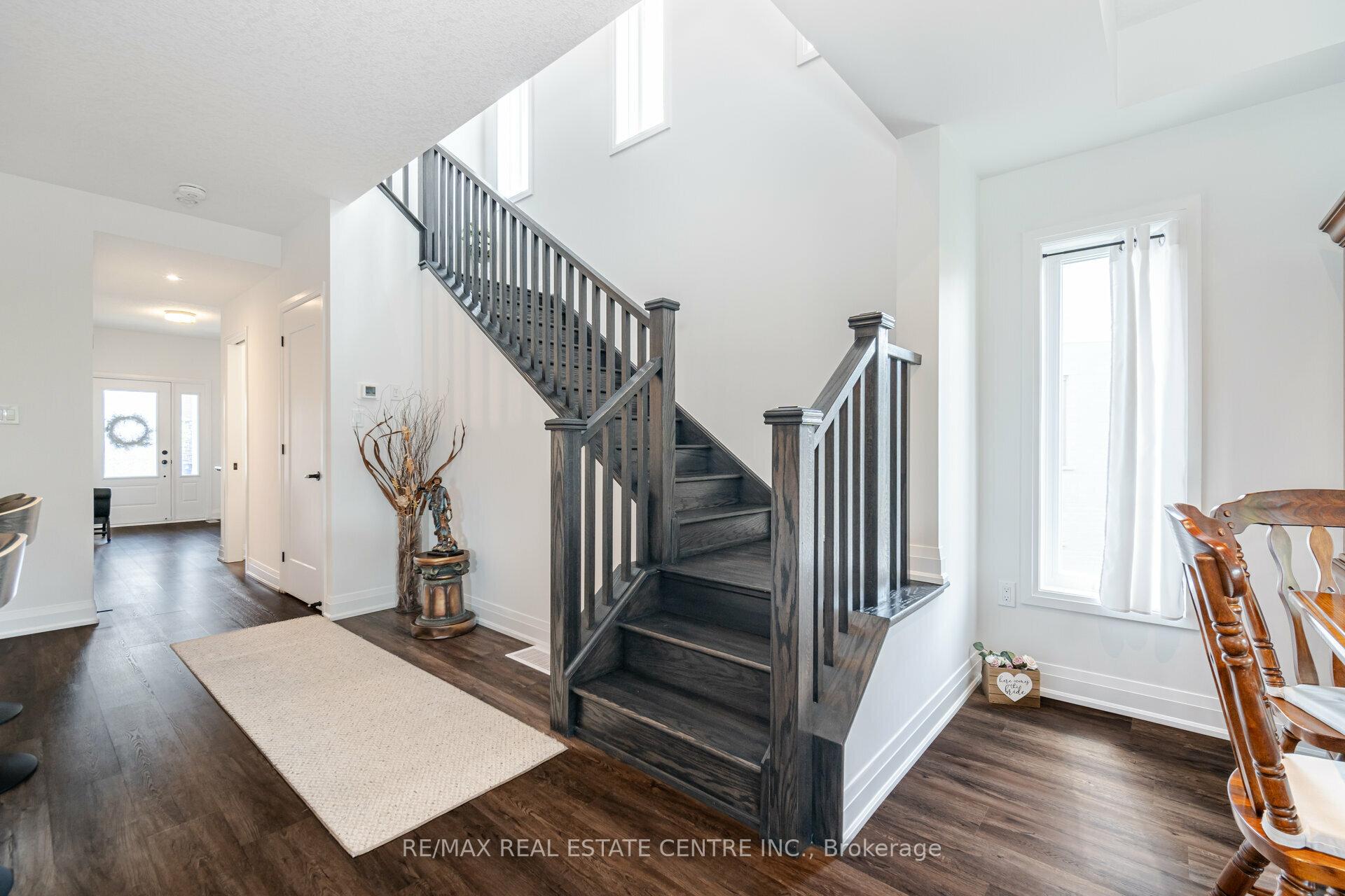 Photo 17 of 43 Ferris Circle, Guelph, Clairfields/Hanlon Business Park — HOMEH