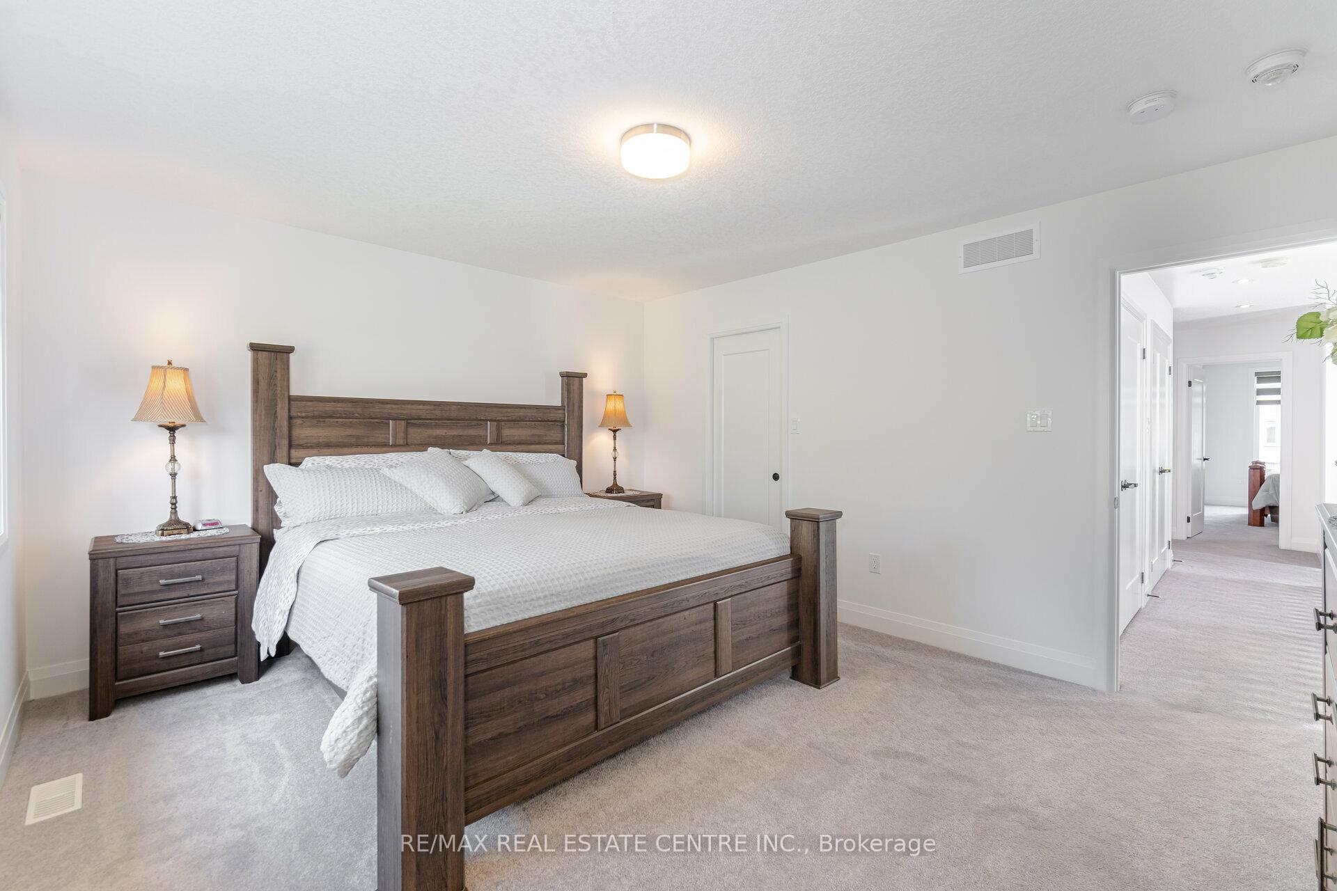 Photo 19 of 43 Ferris Circle, Guelph, Clairfields/Hanlon Business Park — HOMEH