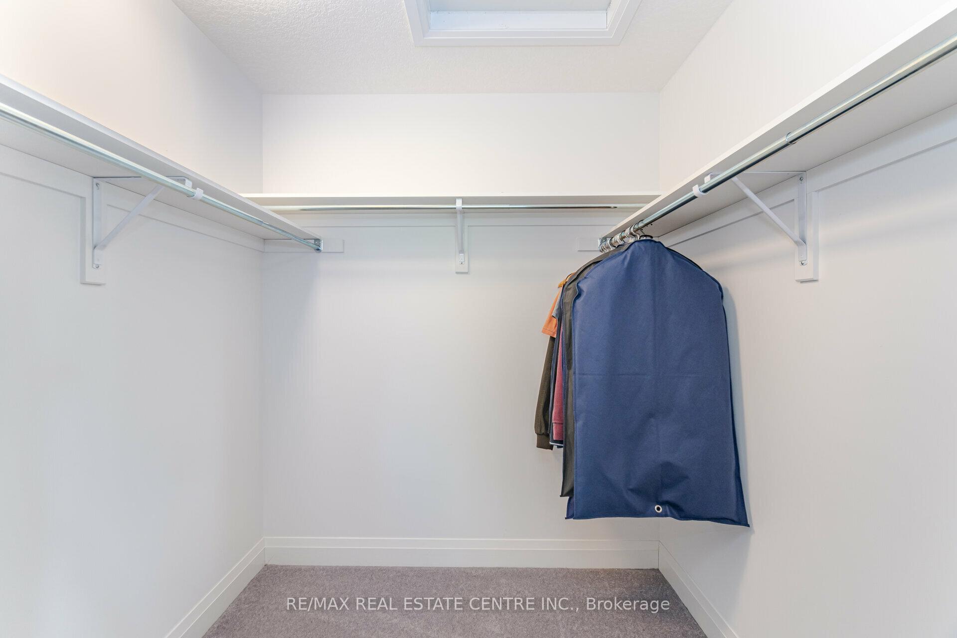 Photo 21 of 43 Ferris Circle, Guelph, Clairfields/Hanlon Business Park — HOMEH