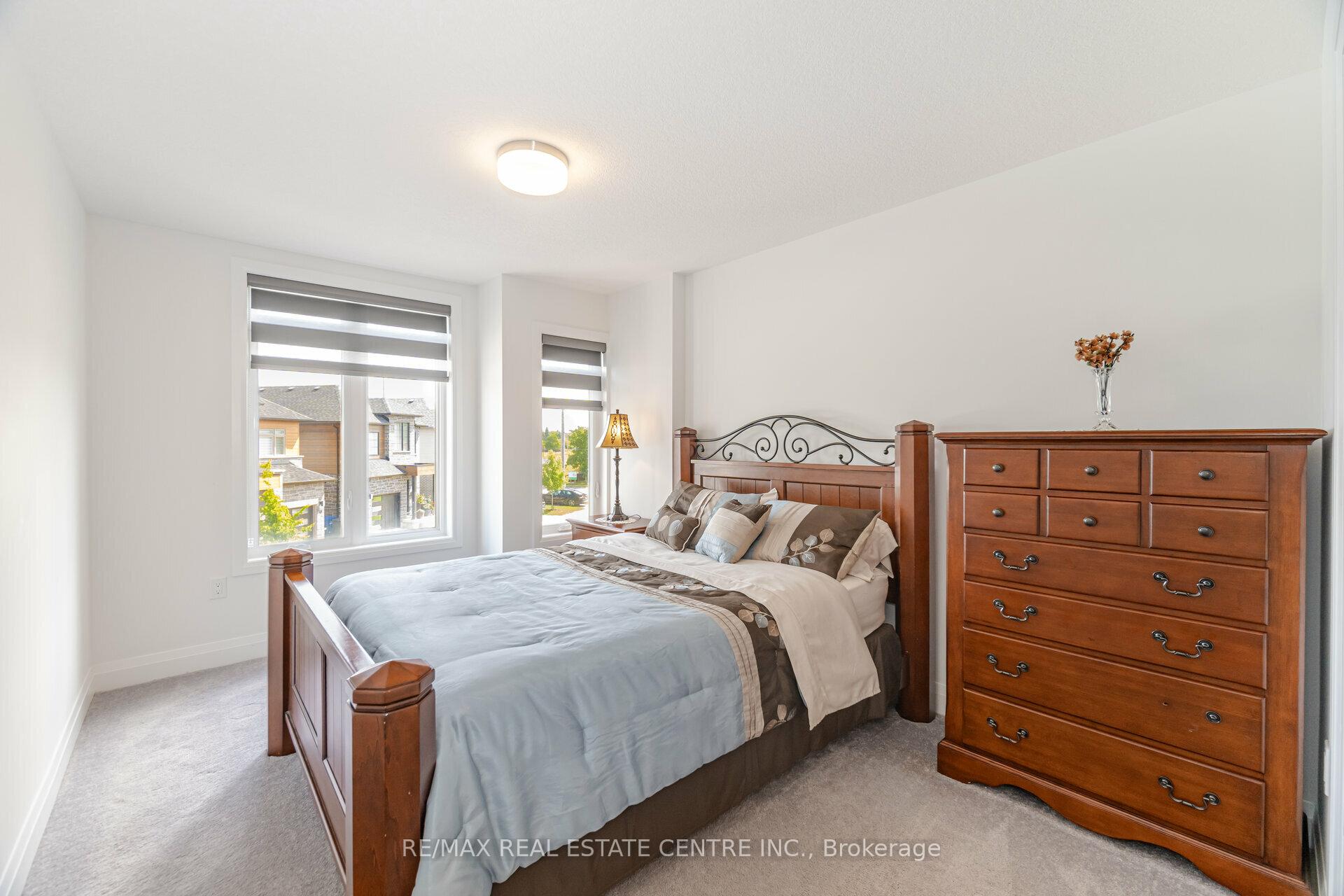 Photo 22 of 43 Ferris Circle, Guelph, Clairfields/Hanlon Business Park — HOMEH