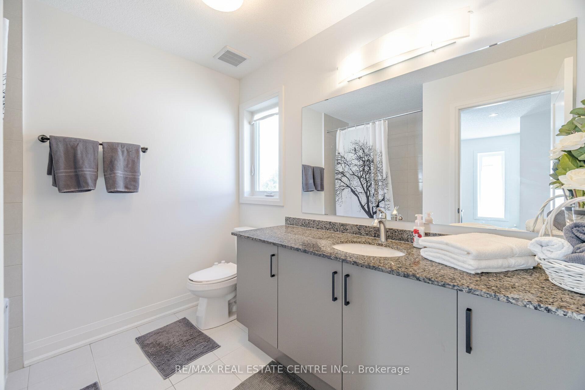 Photo 25 of 43 Ferris Circle, Guelph, Clairfields/Hanlon Business Park — HOMEH