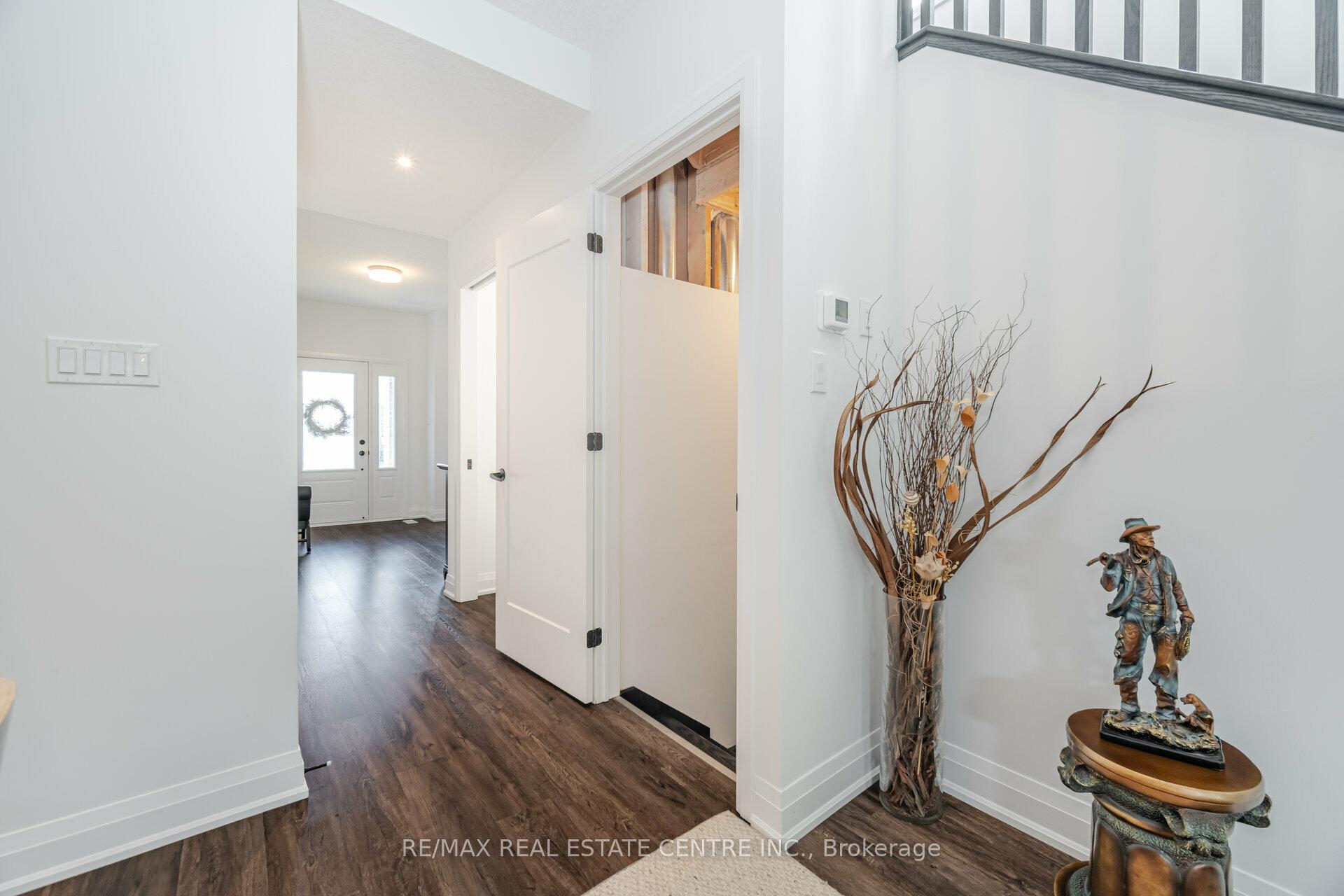 Photo 27 of 43 Ferris Circle, Guelph, Clairfields/Hanlon Business Park — HOMEH