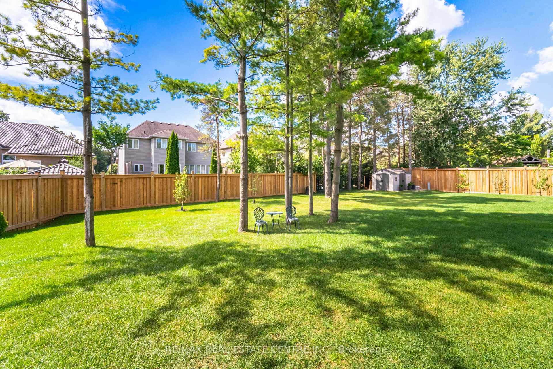 Photo 28 of 43 Ferris Circle, Guelph, Clairfields/Hanlon Business Park — HOMEH