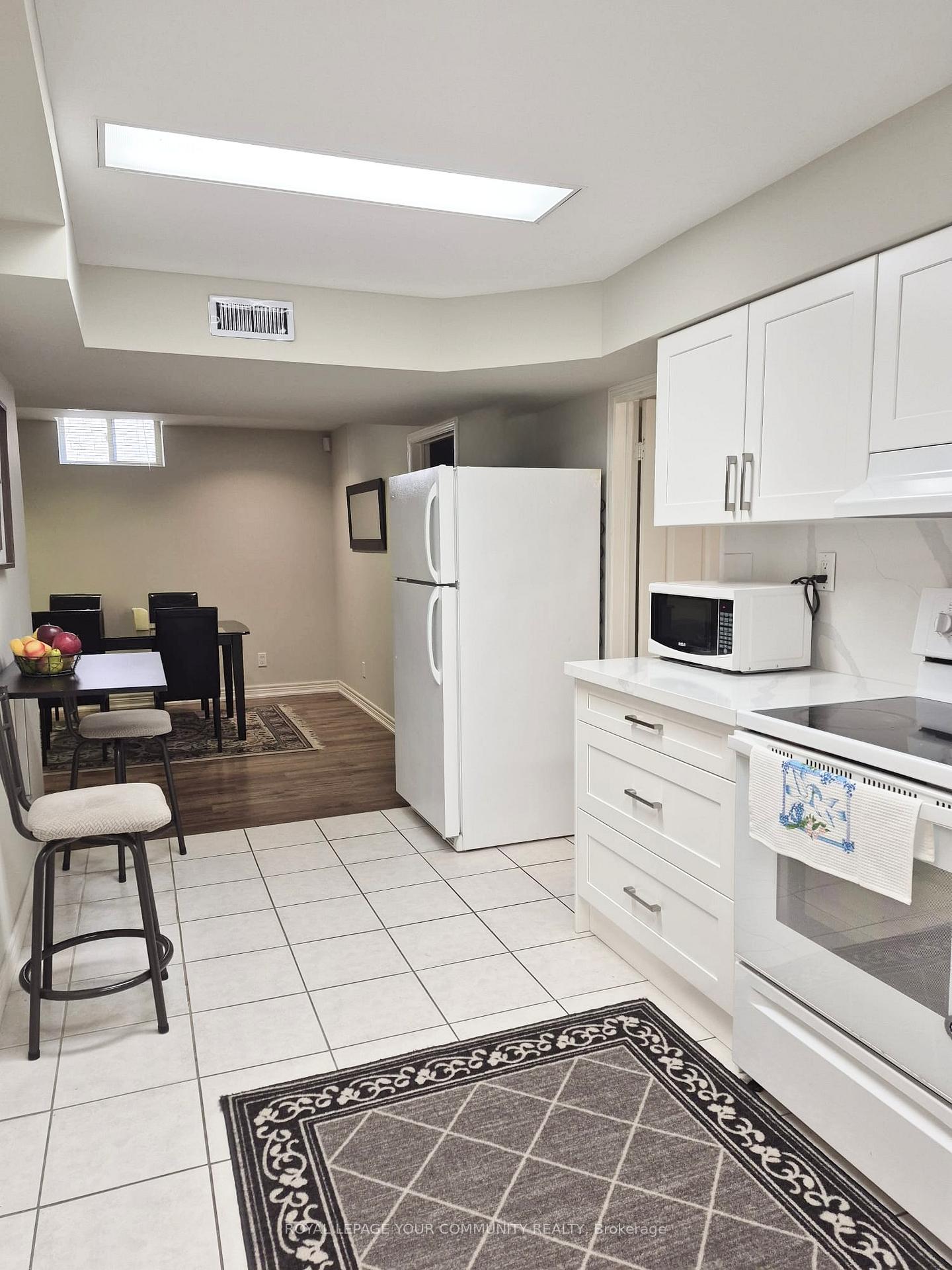 Photo 3 of 30 Arvida Drive, Vaughan, Brownridge — HOMEH