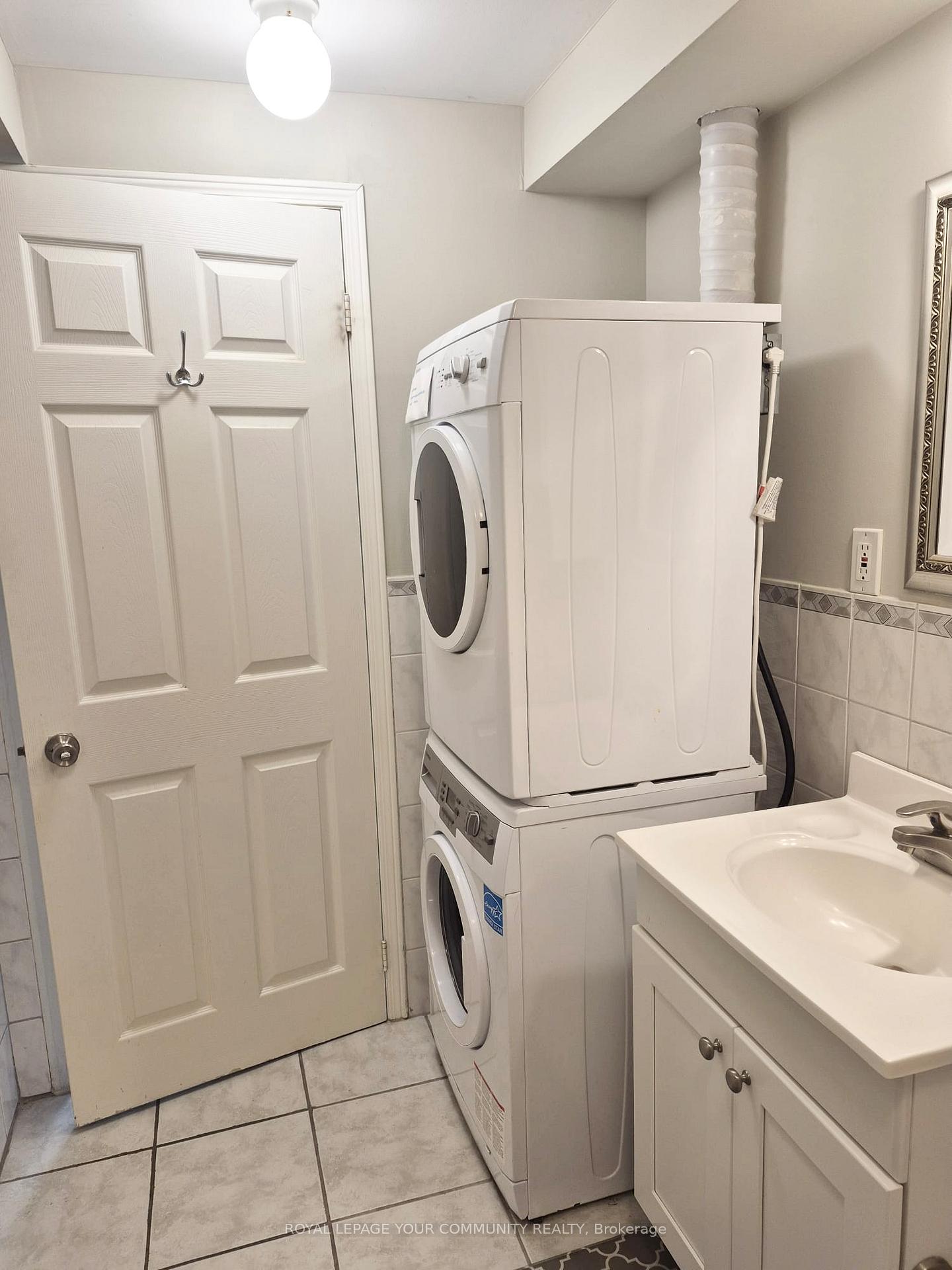 Photo 10 of 30 Arvida Drive, Vaughan, Brownridge — HOMEH