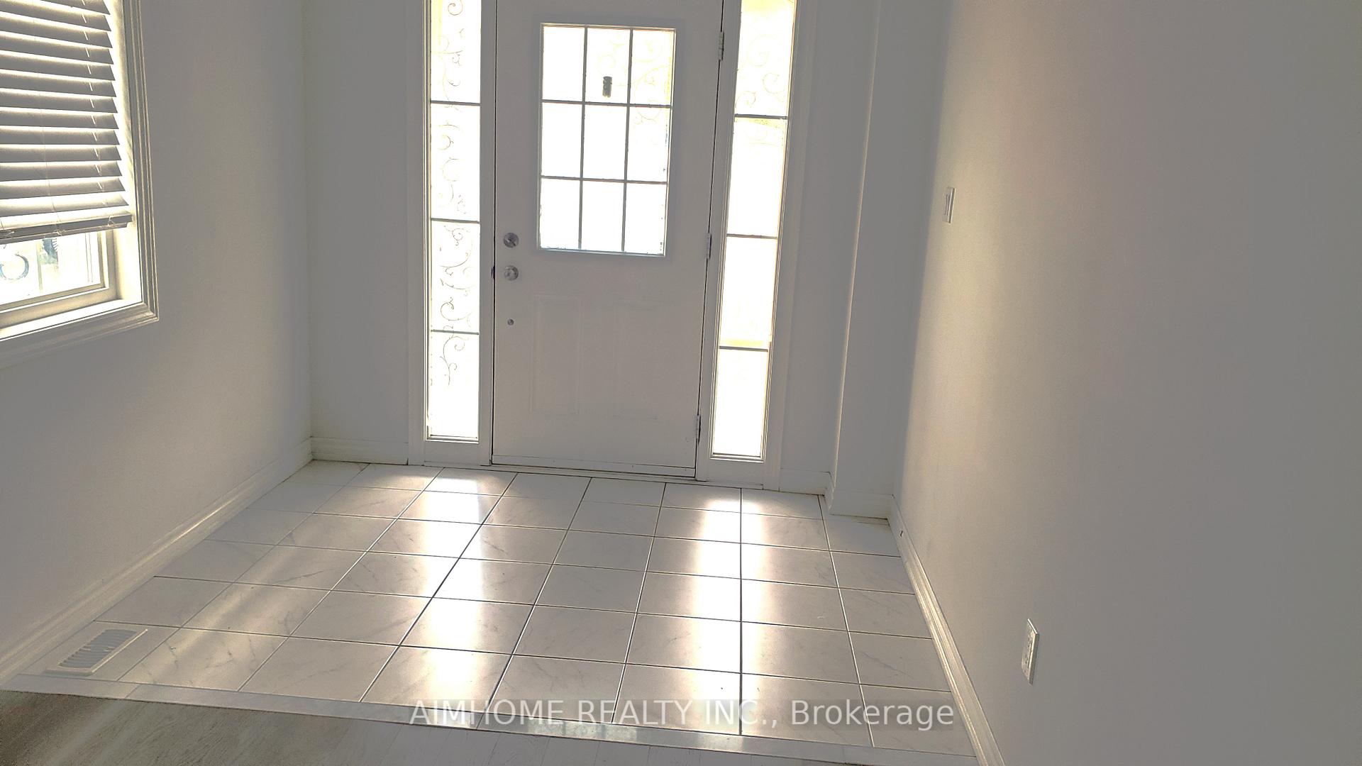 Photo 2 of 30 Haskins Crescent W, Georgina, Keswick South — HOMEH