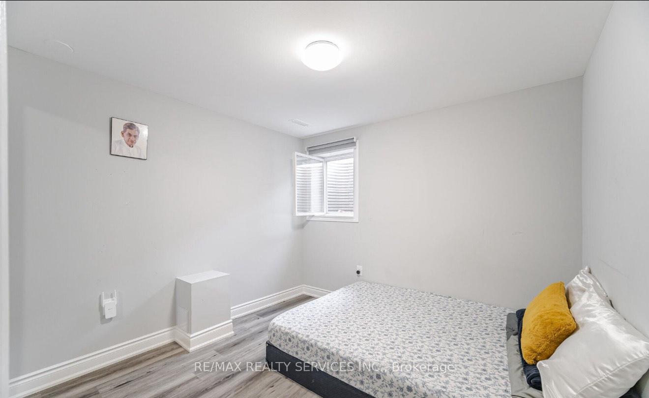 Photo 5 of 109 Cobriiza Crescent, Brampton, Northwood Park — HOMEH
