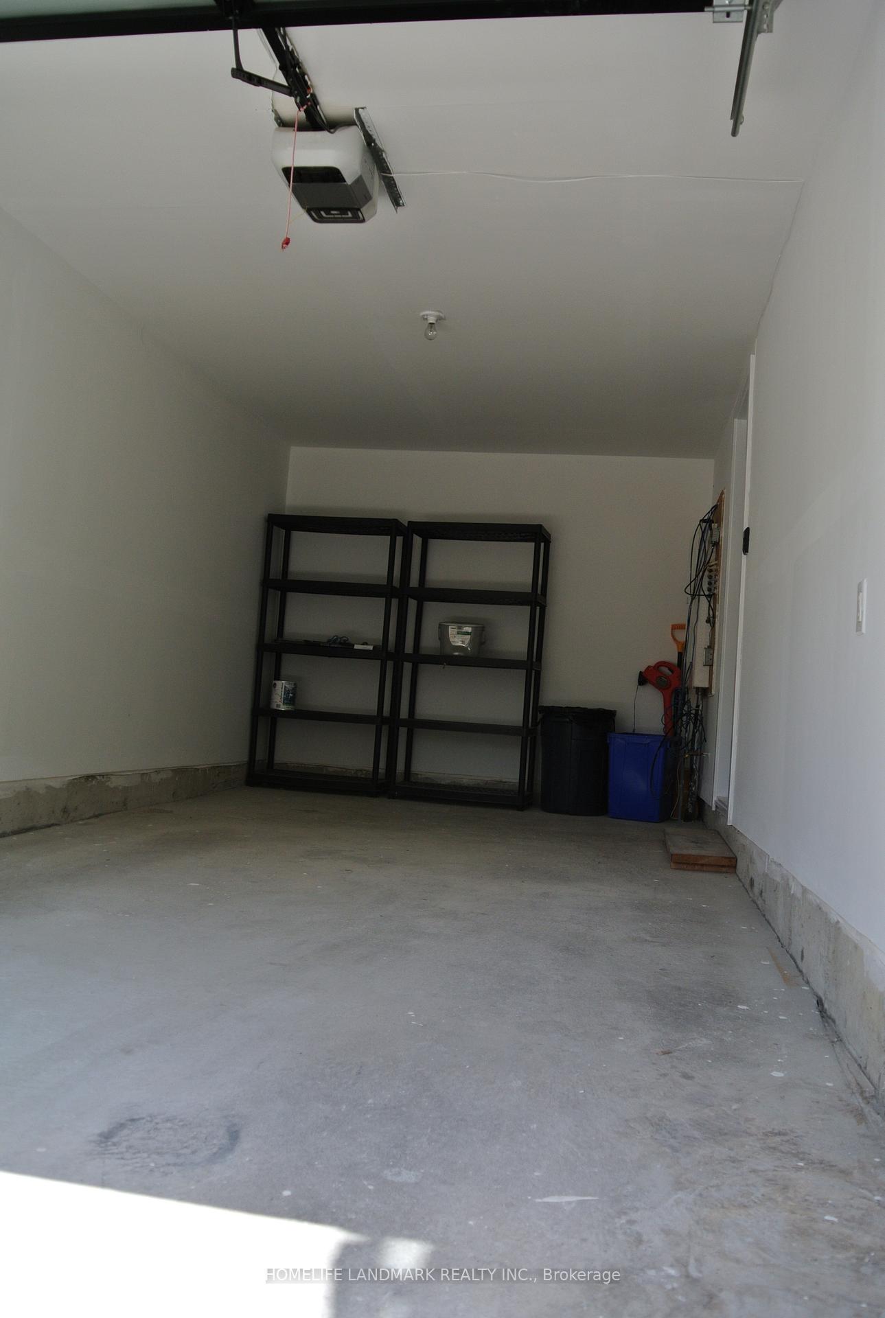 Photo 5 of 17 Seymour Street, Vaughan, Vaughan Grove — HOMEH