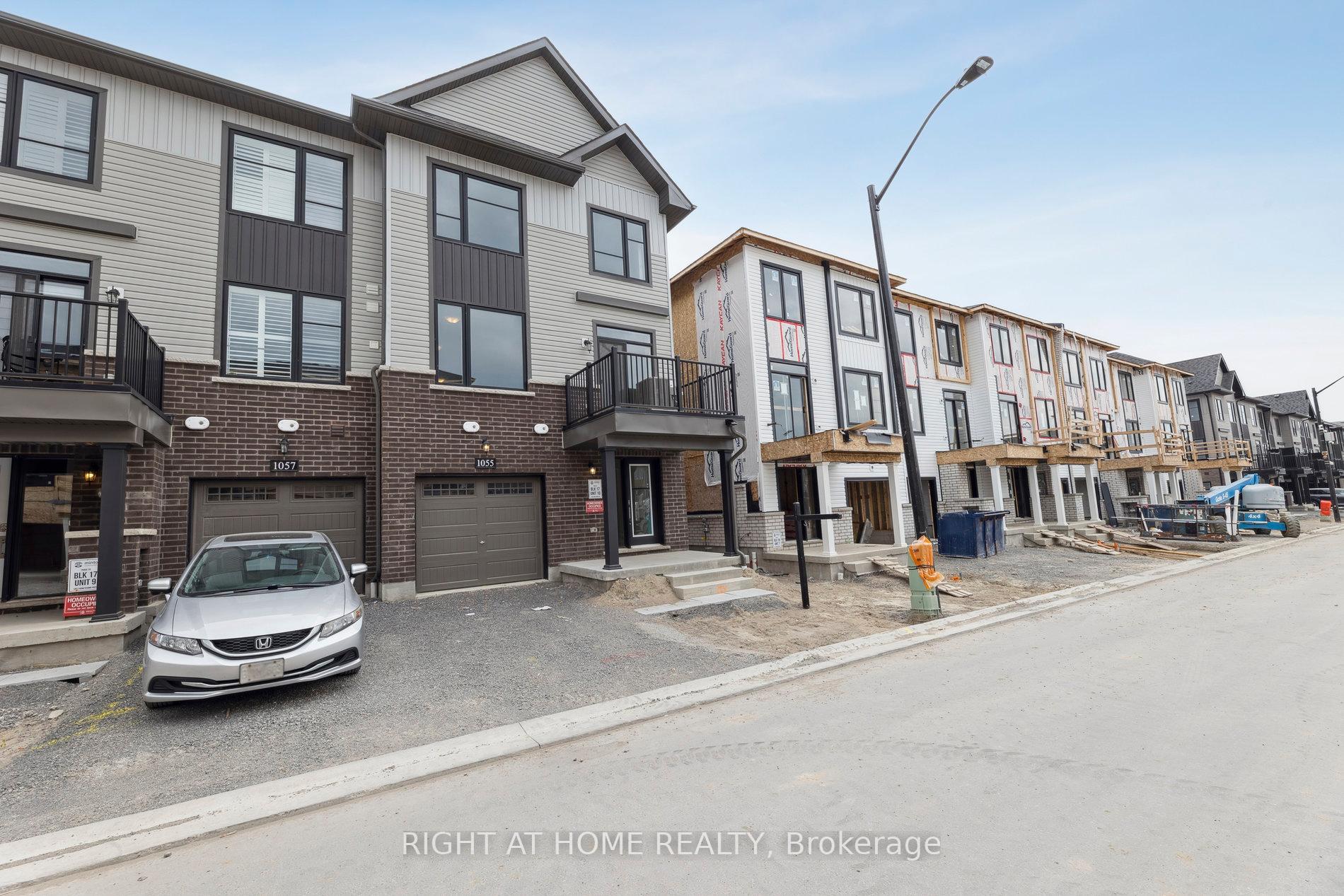 Photo 3 of 1055 Honeycomb Path, Oshawa, Kedron — HOMEH