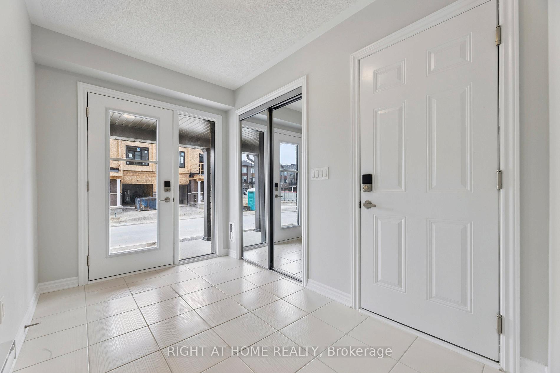 Photo 4 of 1055 Honeycomb Path, Oshawa, Kedron — HOMEH