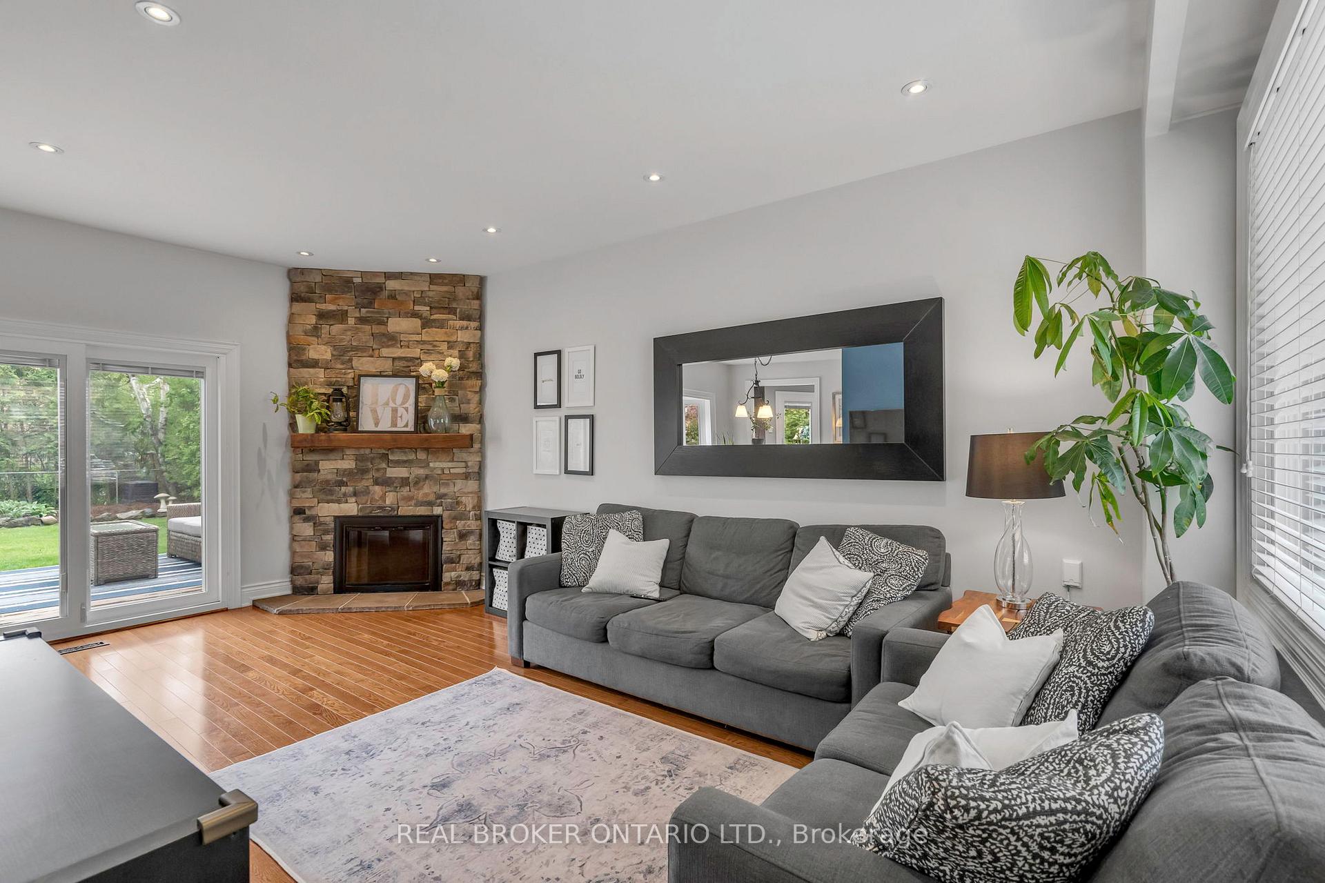 Photo 4 of 40 Montcalm Place, Brampton, Central Park — HOMEH