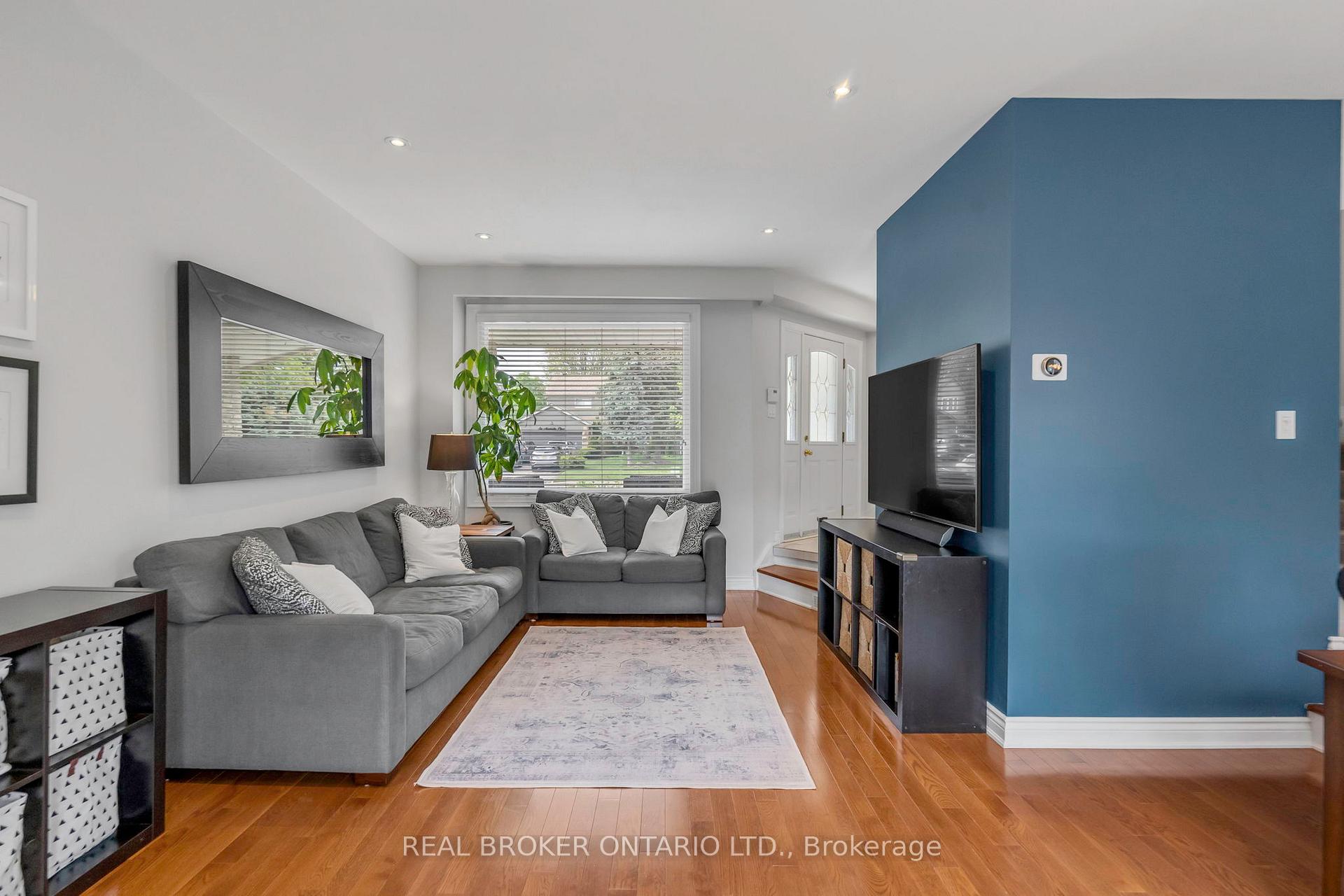 Photo 2 of 40 Montcalm Place, Brampton, Central Park — HOMEH