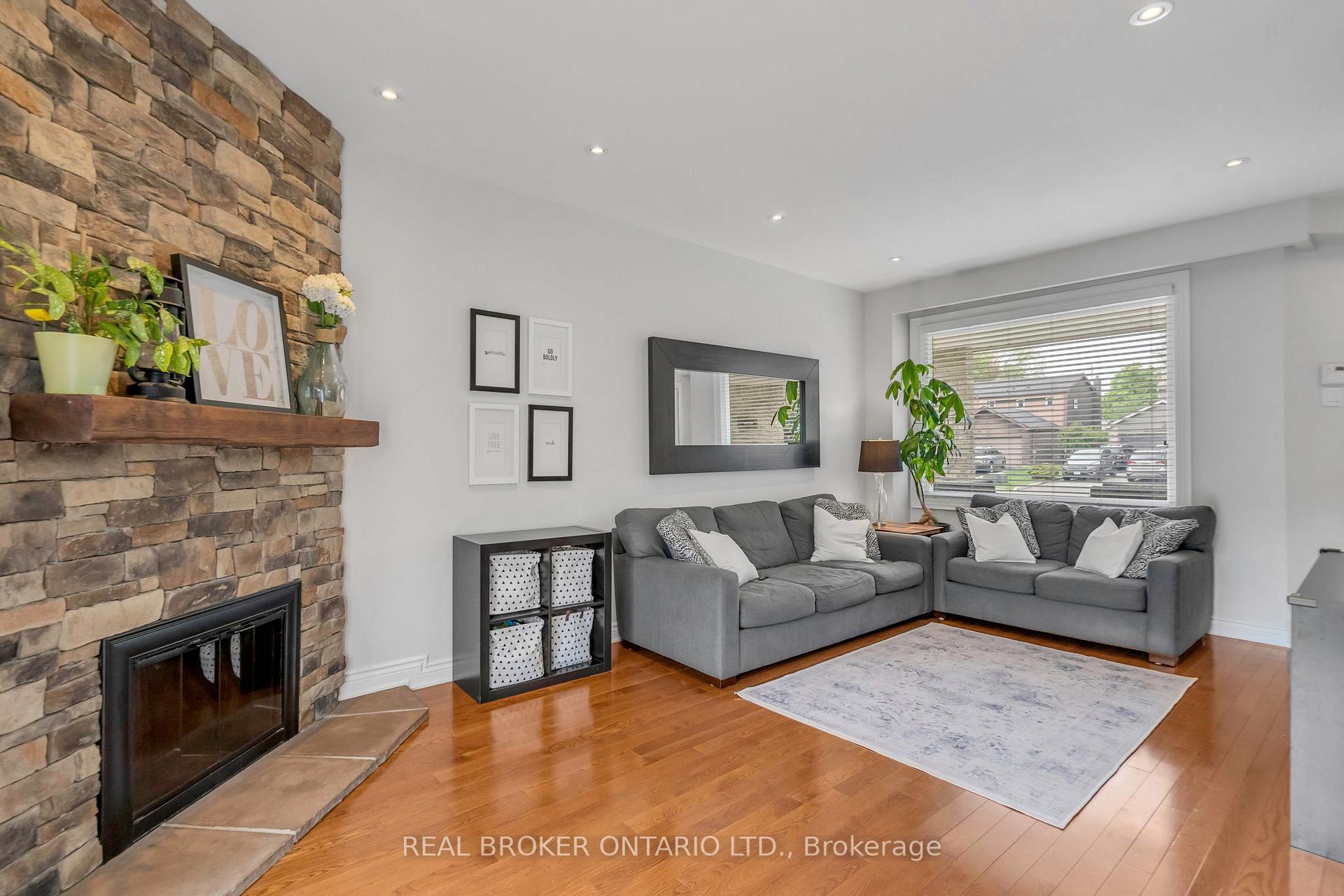 Photo 5 of 40 Montcalm Place, Brampton, Central Park — HOMEH