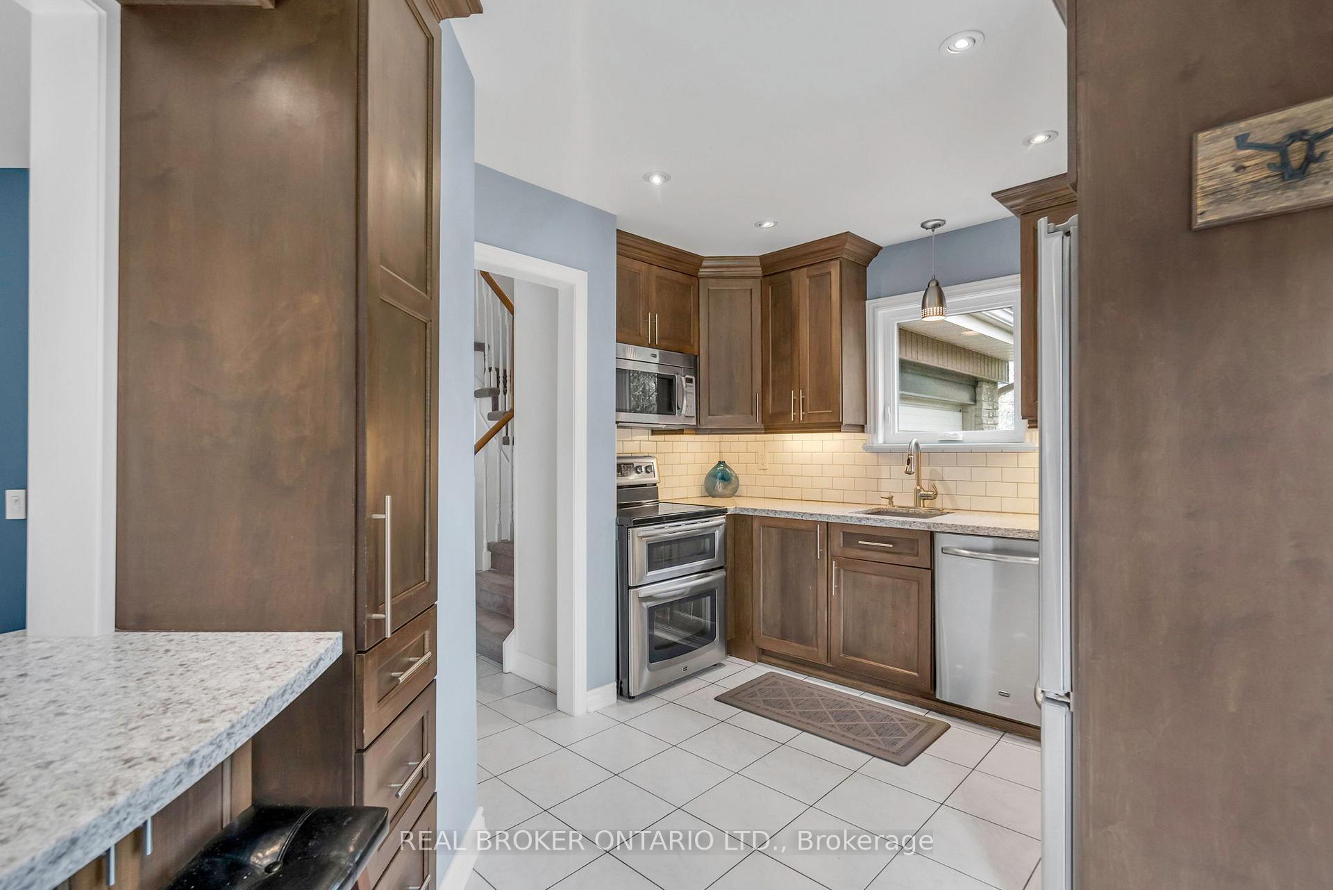 Photo 24 of 40 Montcalm Place, Brampton, Central Park — HOMEH