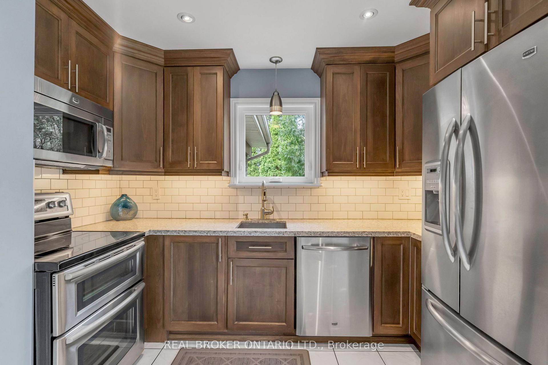 Photo 12 of 40 Montcalm Place, Brampton, Central Park — HOMEH