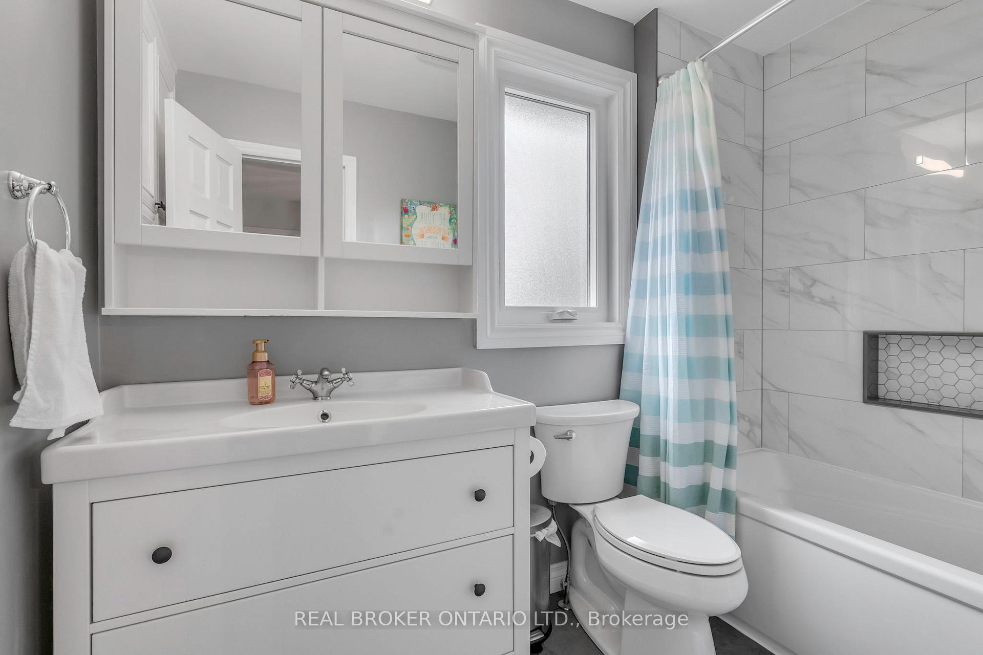 Photo 17 of 40 Montcalm Place, Brampton, Central Park — HOMEH