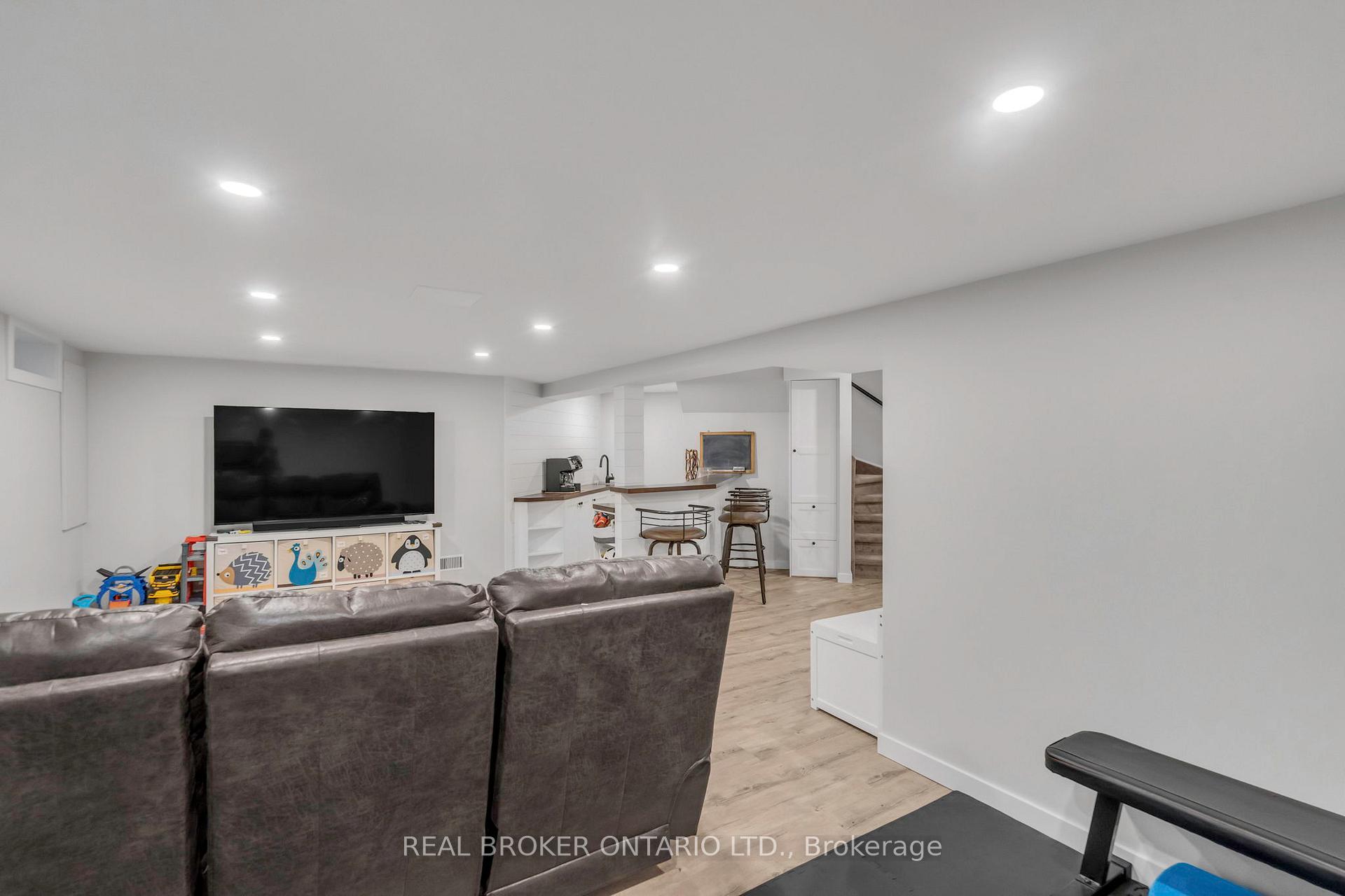 Photo 25 of 40 Montcalm Place, Brampton, Central Park — HOMEH