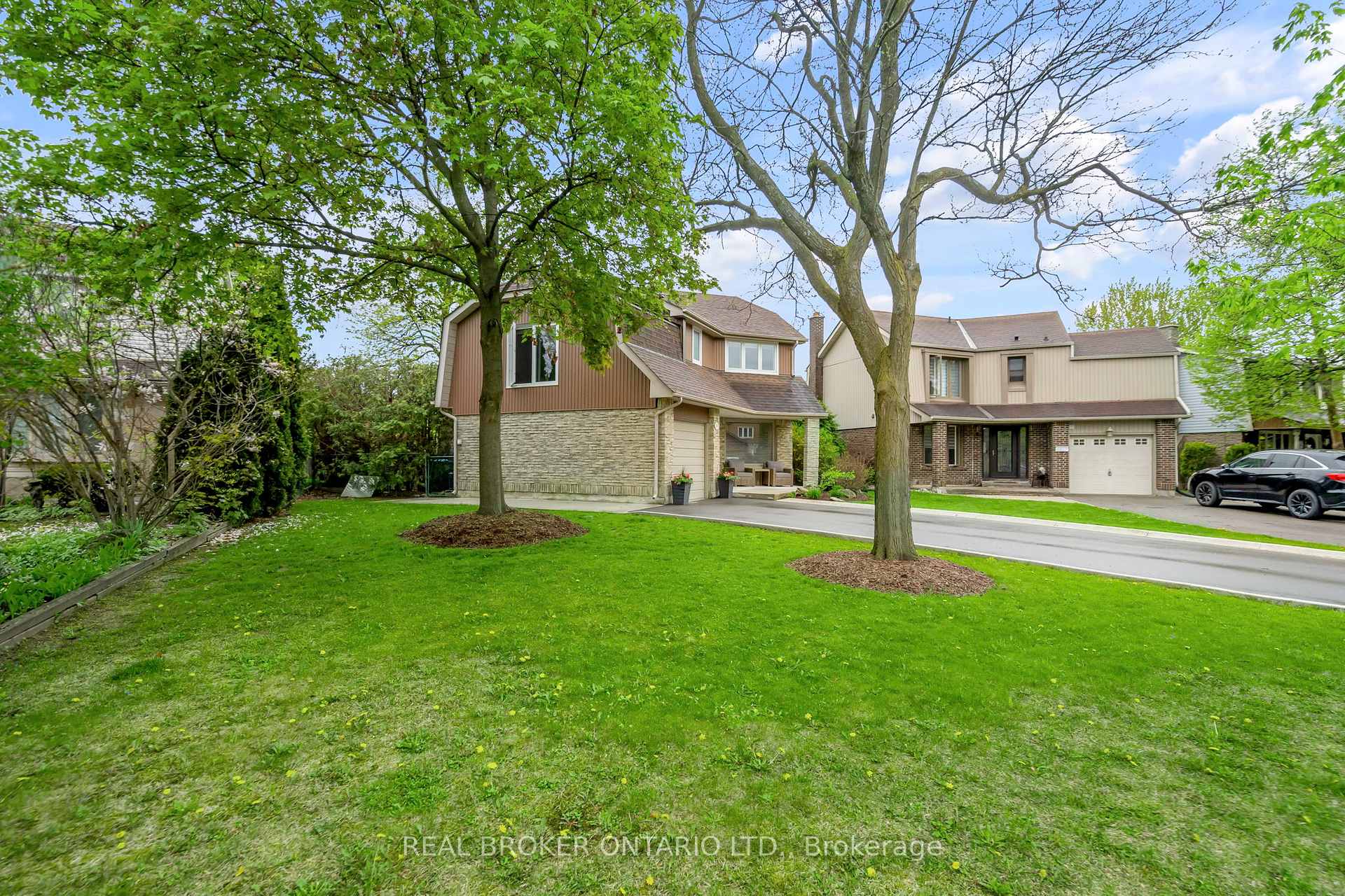 Photo 20 of 40 Montcalm Place, Brampton, Central Park — HOMEH