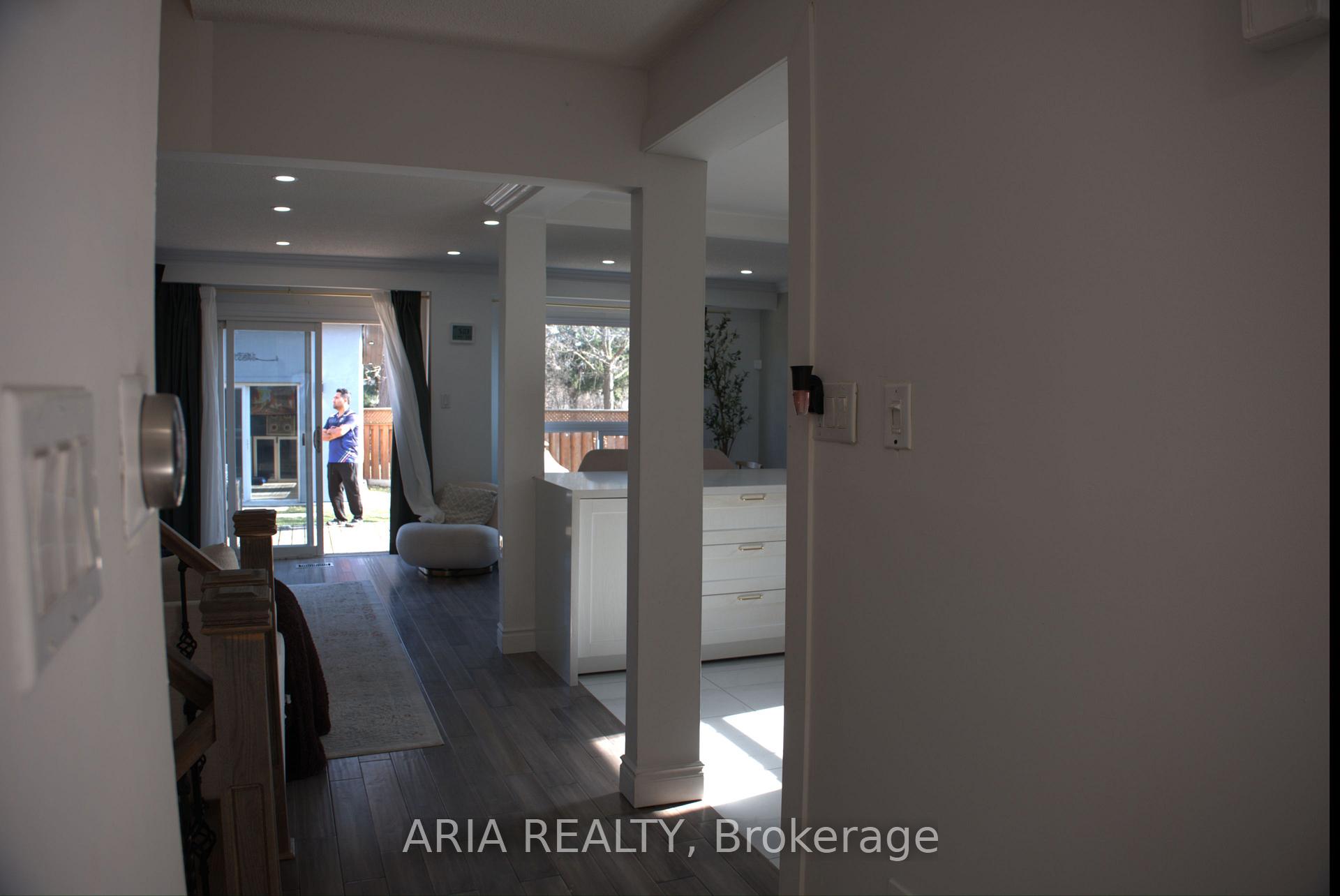 Photo 9 of 20 Bryant Court, Brampton, Brampton West — HOMEH
