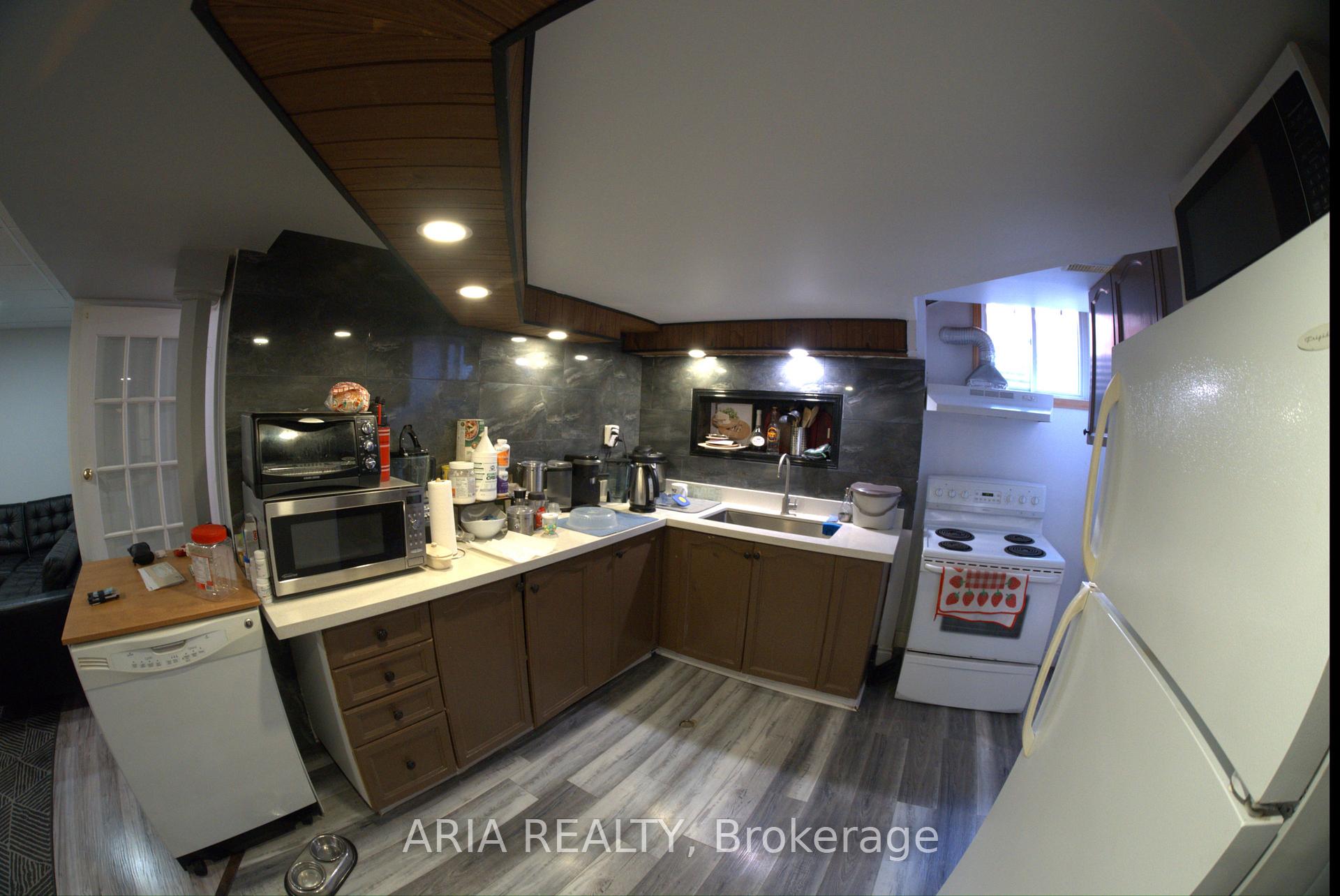 Photo 5 of 20 Bryant Court, Brampton, Brampton West — HOMEH