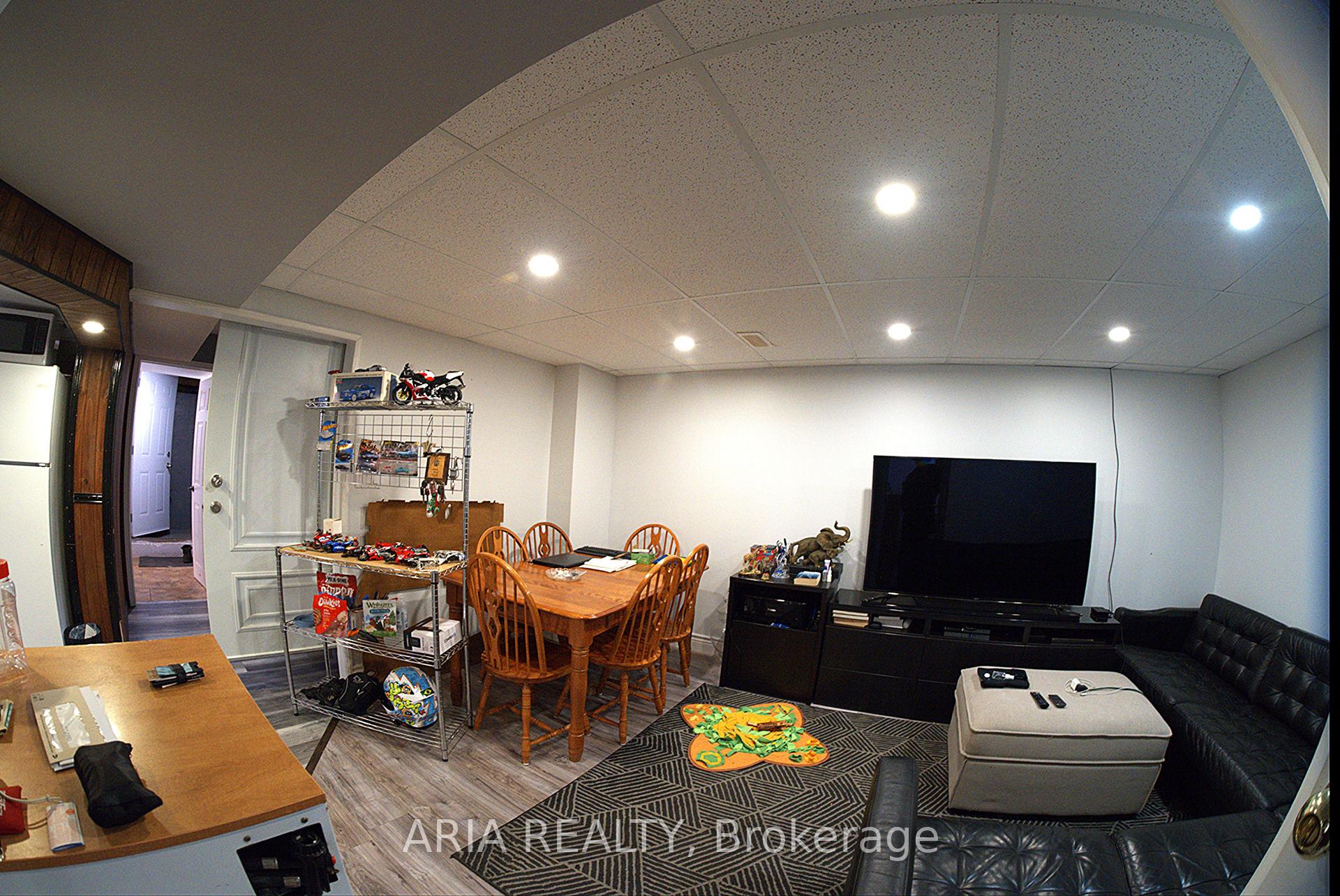 Photo 13 of 20 Bryant Court, Brampton, Brampton West — HOMEH