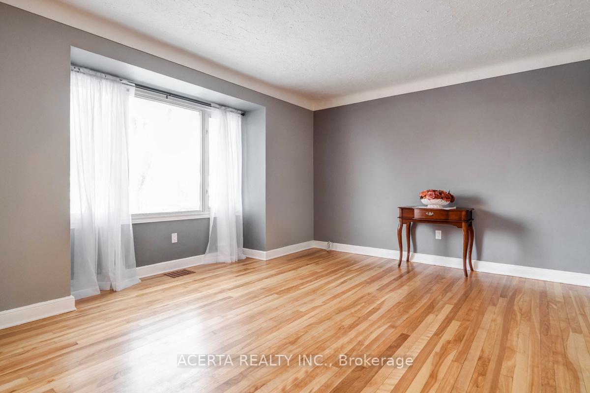 Photo 3 of 88 Meadowlands Drive W, Ottawa, Meadowlands/Crestview — HOMEH