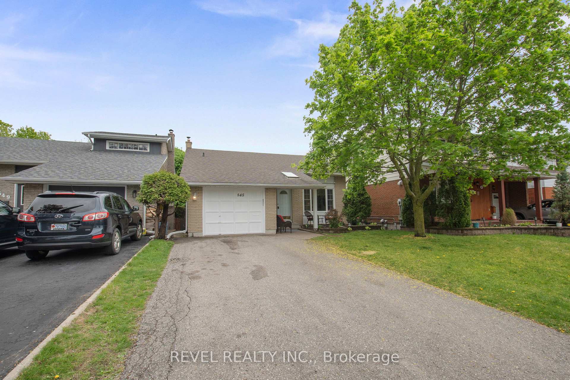 Photo 4 of 545 Charrington Avenue, Oshawa, Centennial — HOMEH