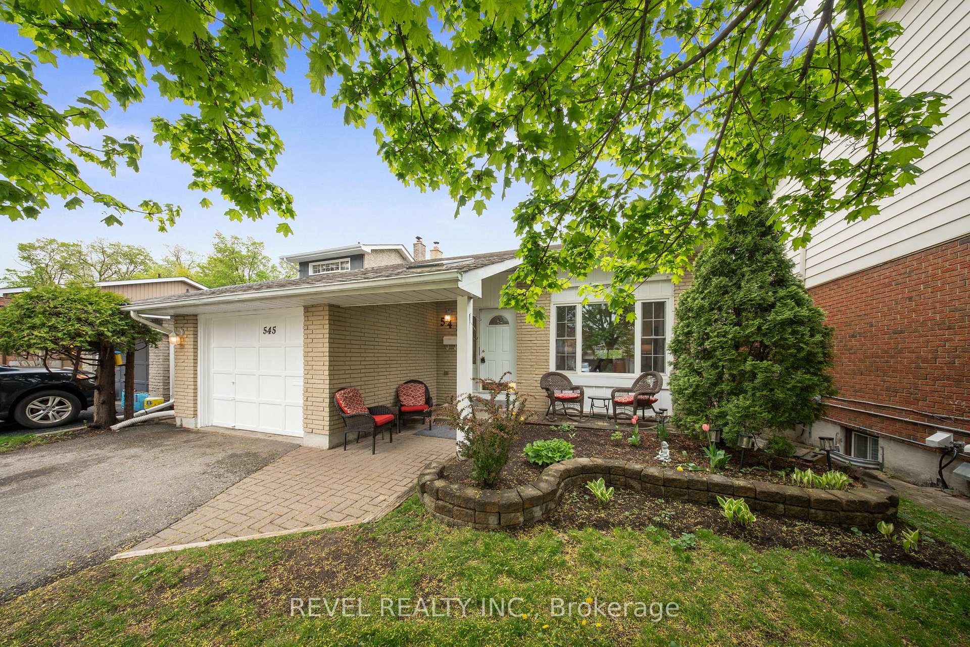 Photo 5 of 545 Charrington Avenue, Oshawa, Centennial — HOMEH