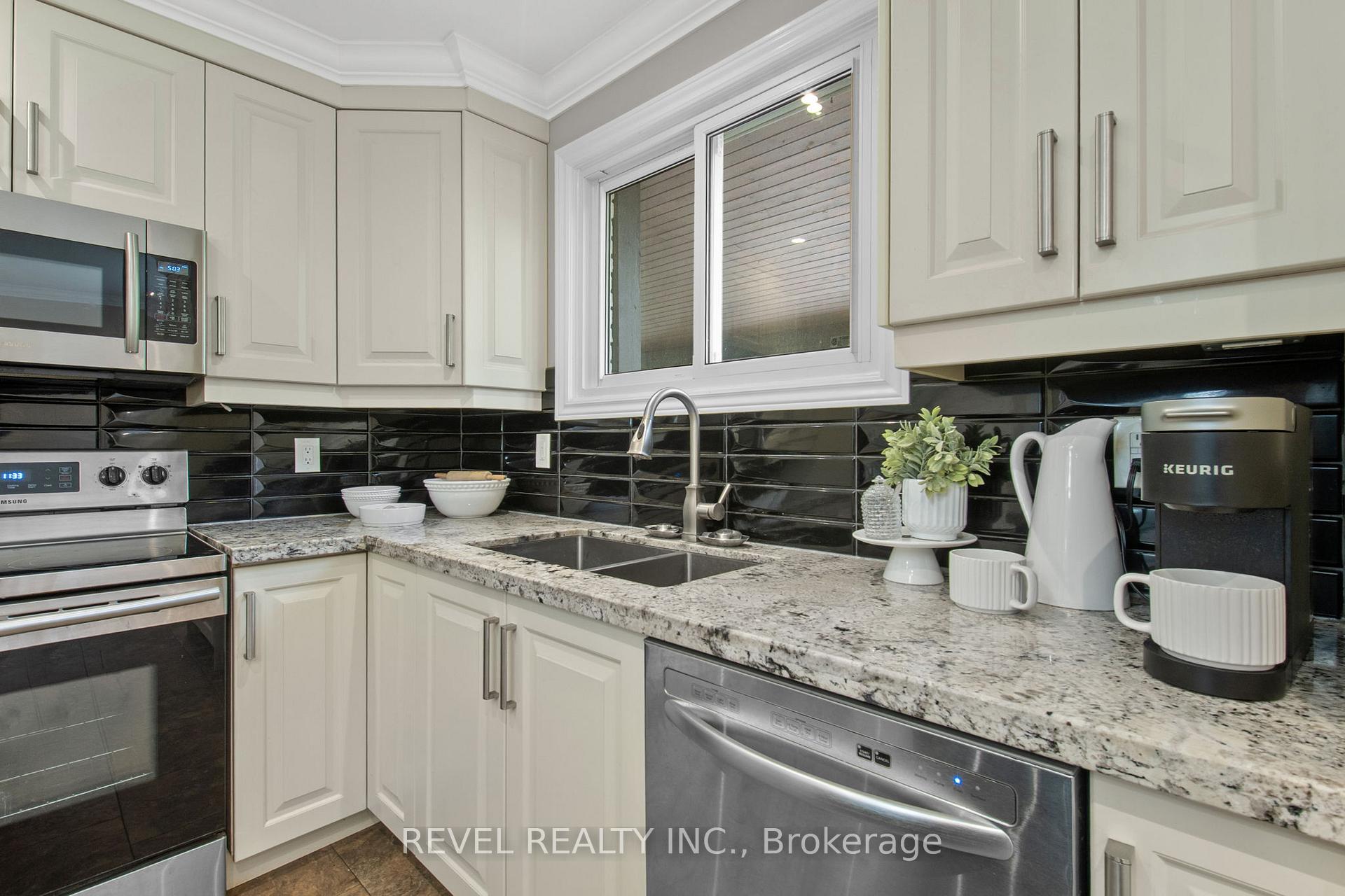 Photo 9 of 545 Charrington Avenue, Oshawa, Centennial — HOMEH