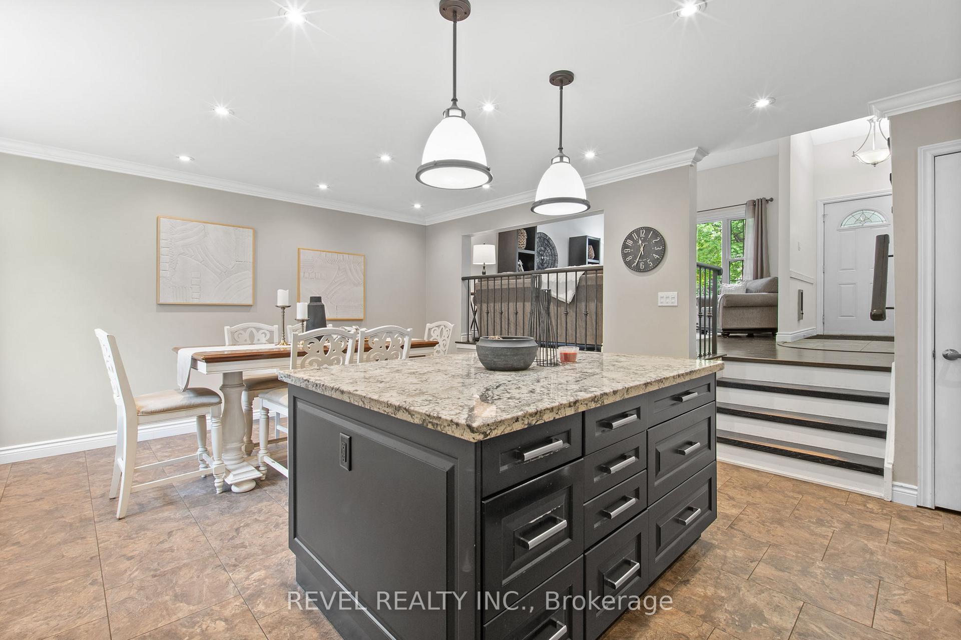 Photo 17 of 545 Charrington Avenue, Oshawa, Centennial — HOMEH