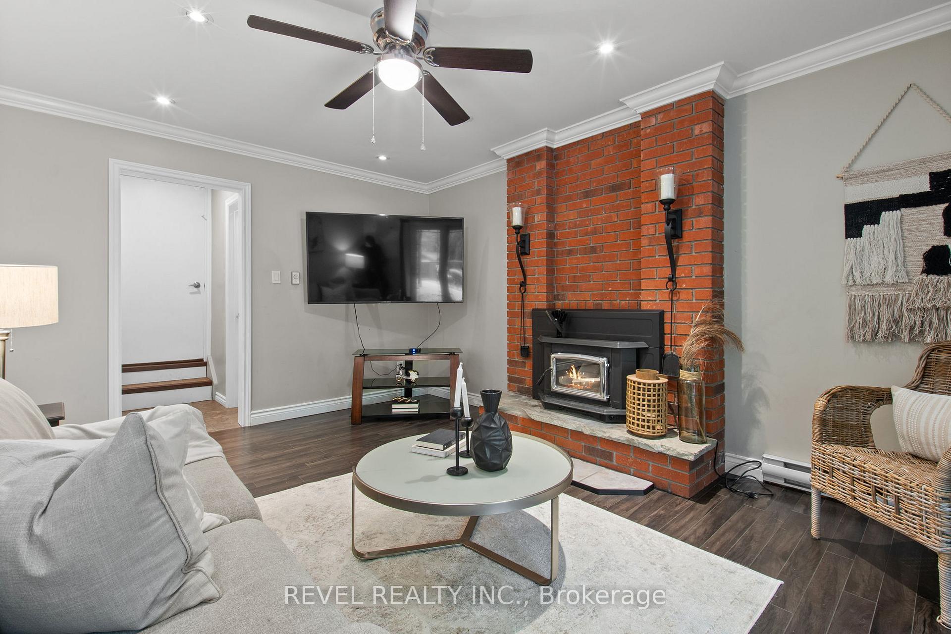 Photo 23 of 545 Charrington Avenue, Oshawa, Centennial — HOMEH