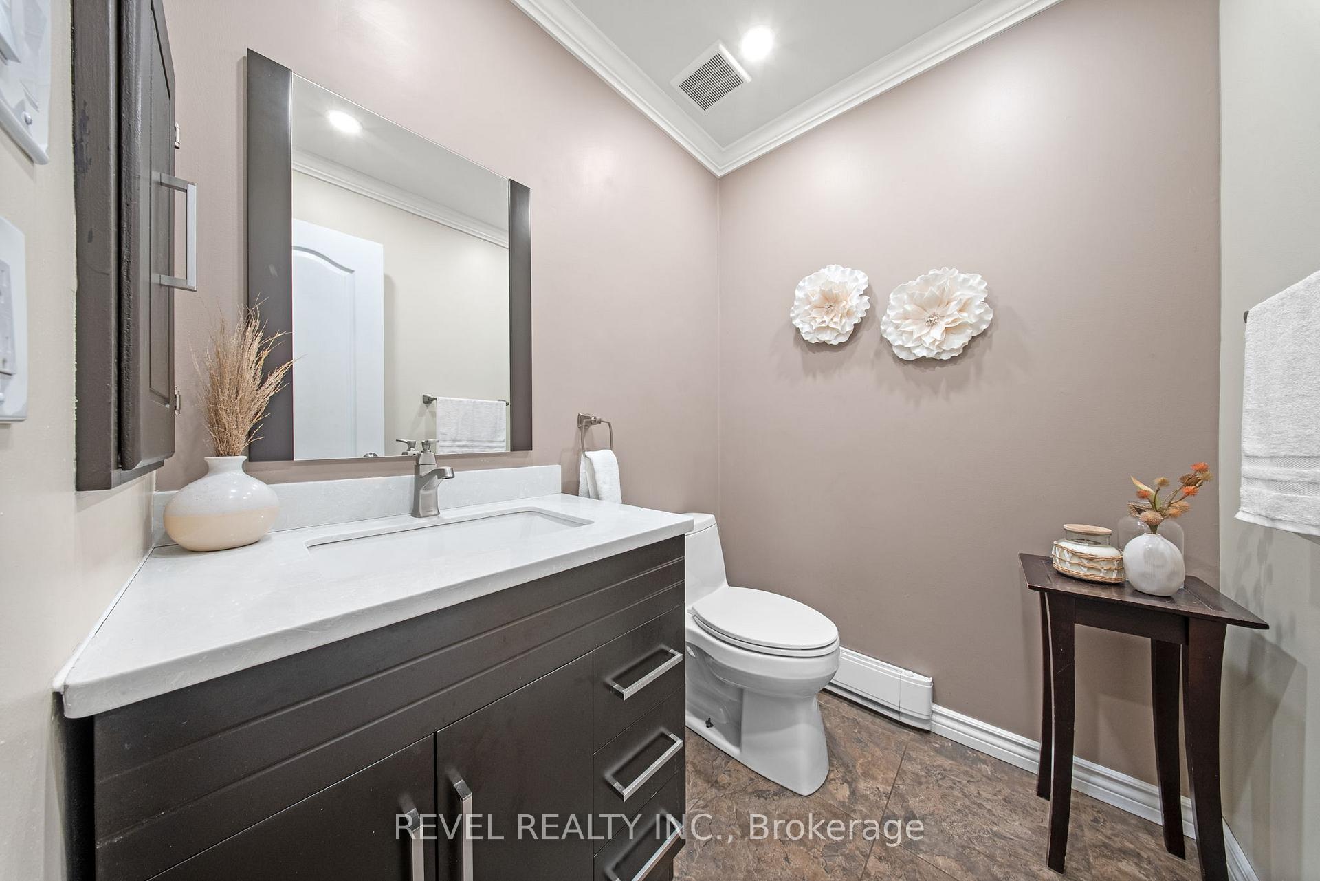 Photo 16 of 545 Charrington Avenue, Oshawa, Centennial — HOMEH