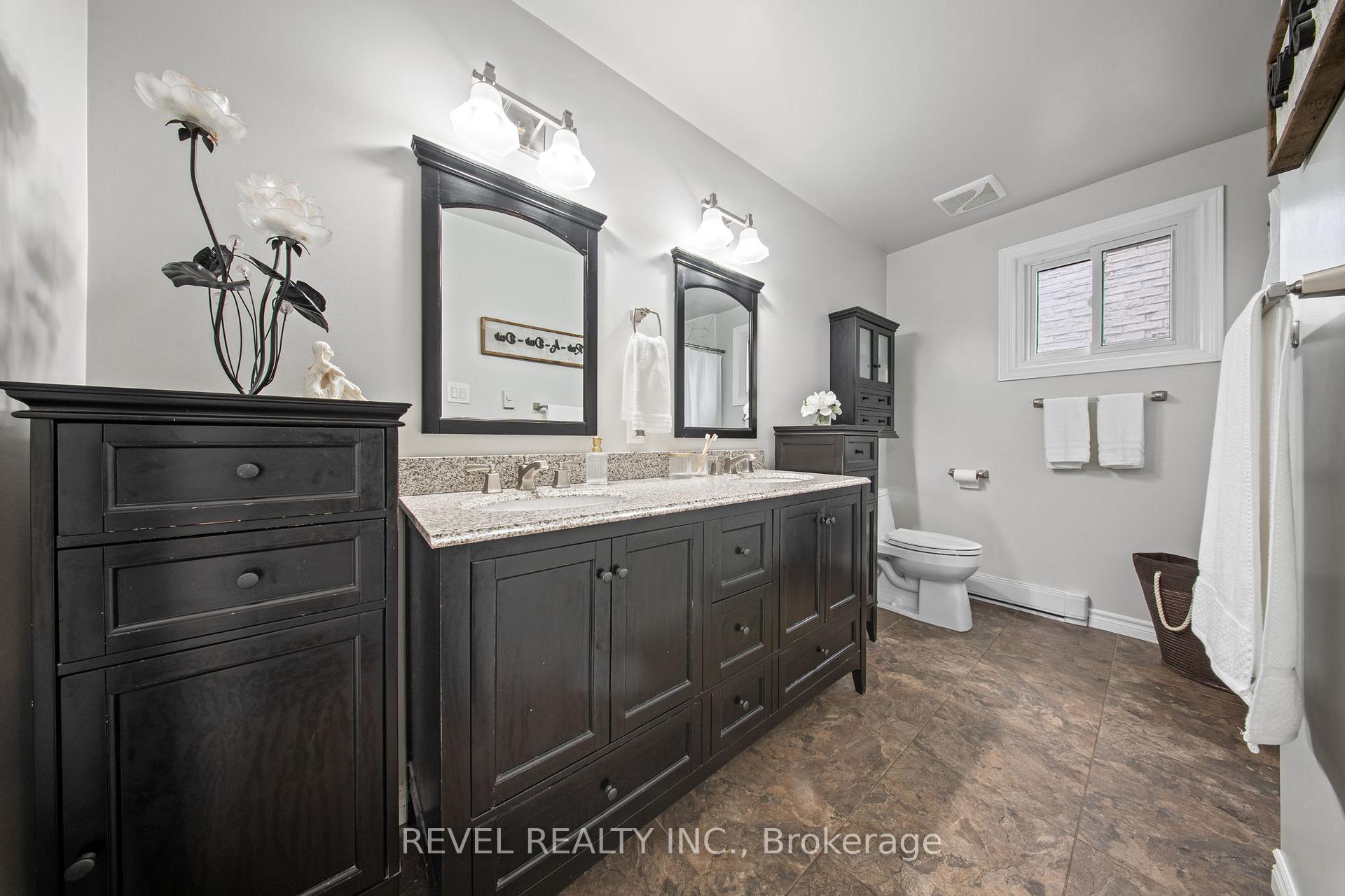 Photo 26 of 545 Charrington Avenue, Oshawa, Centennial — HOMEH
