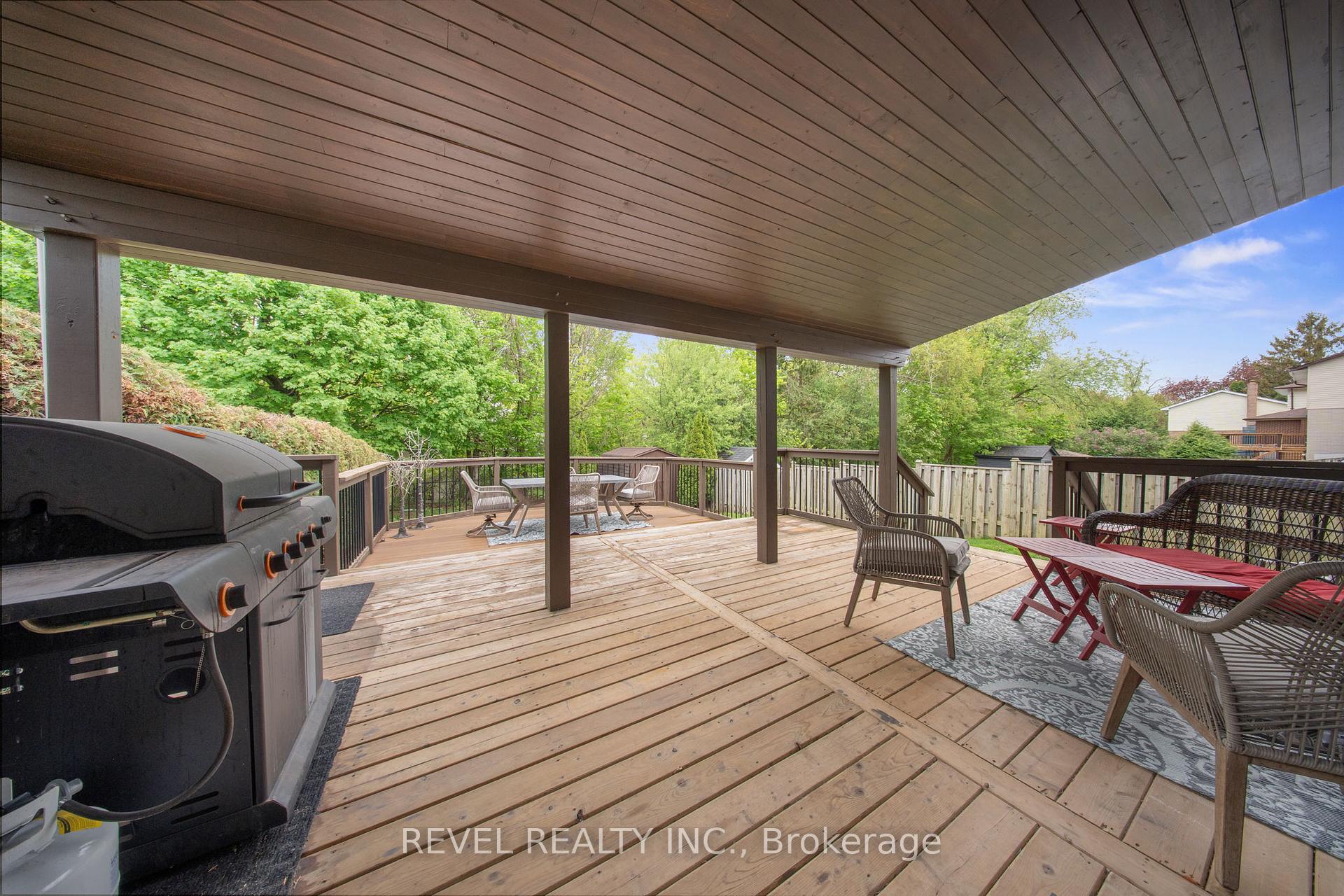 Photo 36 of 545 Charrington Avenue, Oshawa, Centennial — HOMEH
