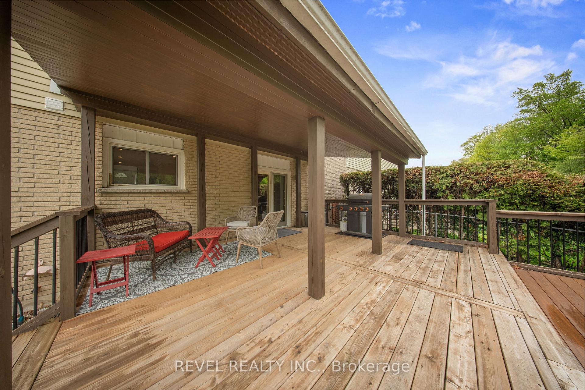 Photo 35 of 545 Charrington Avenue, Oshawa, Centennial — HOMEH