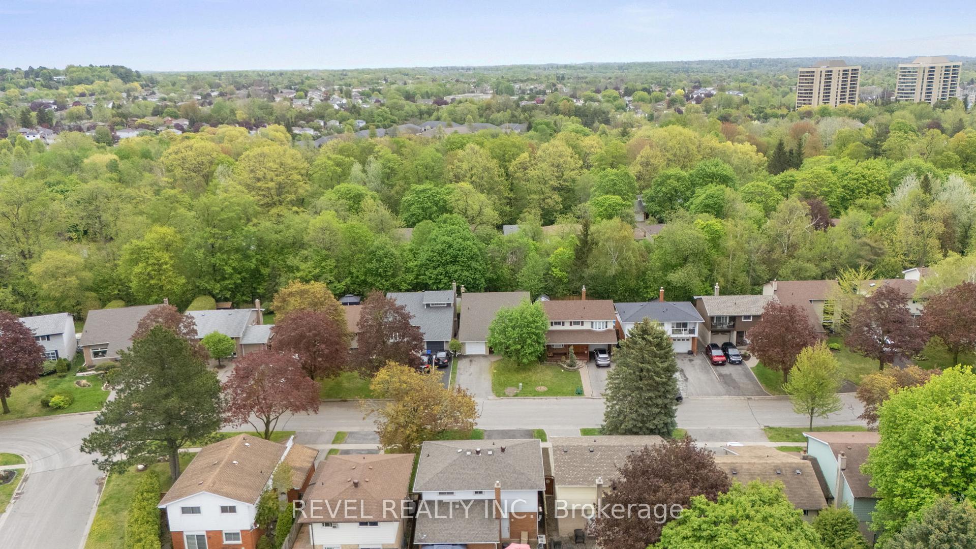 Photo 42 of 545 Charrington Avenue, Oshawa, Centennial — HOMEH