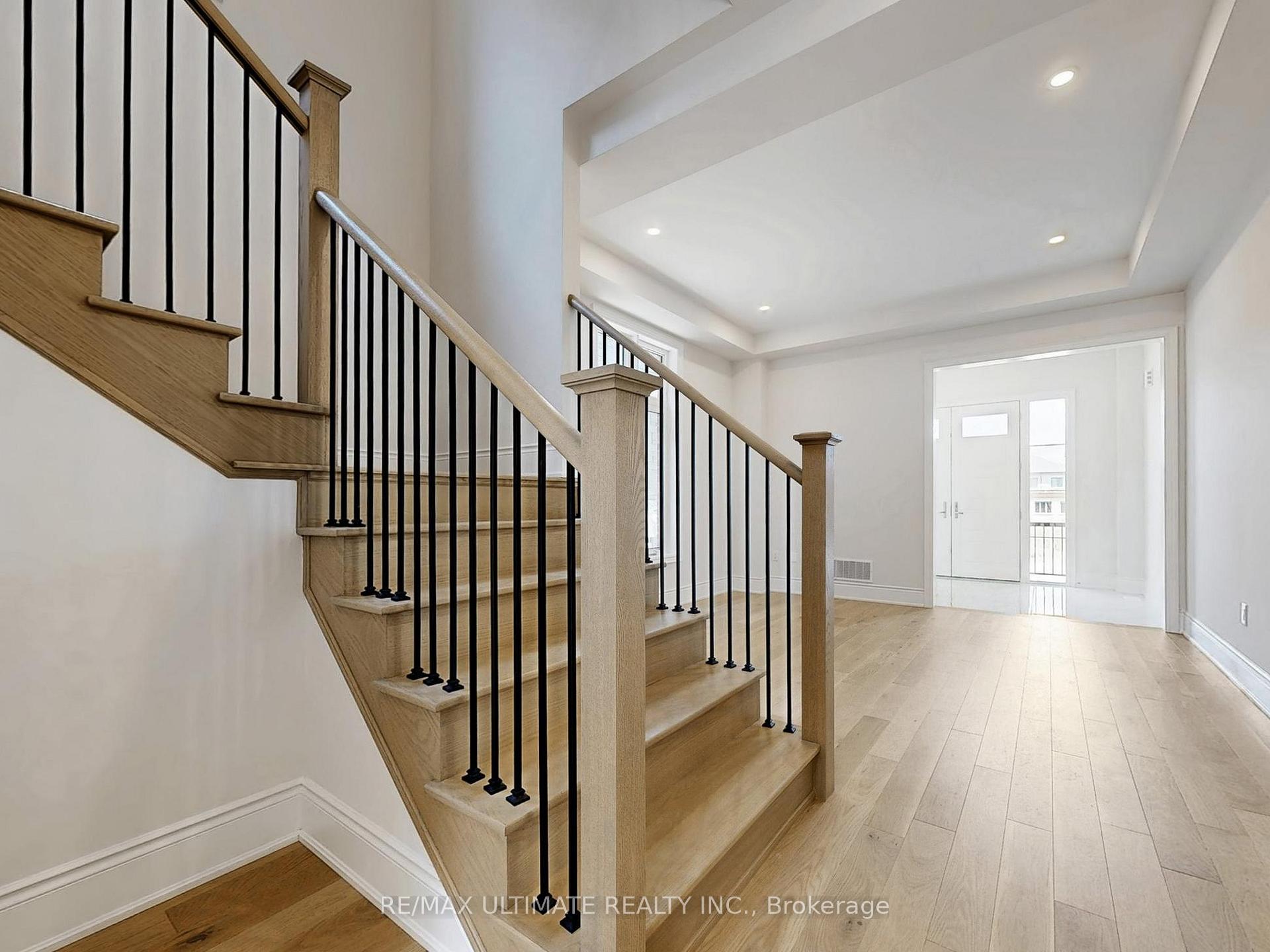 Photo 16 of 156 Winthrop Crescent, Vaughan, Vellore Village — HOMEH