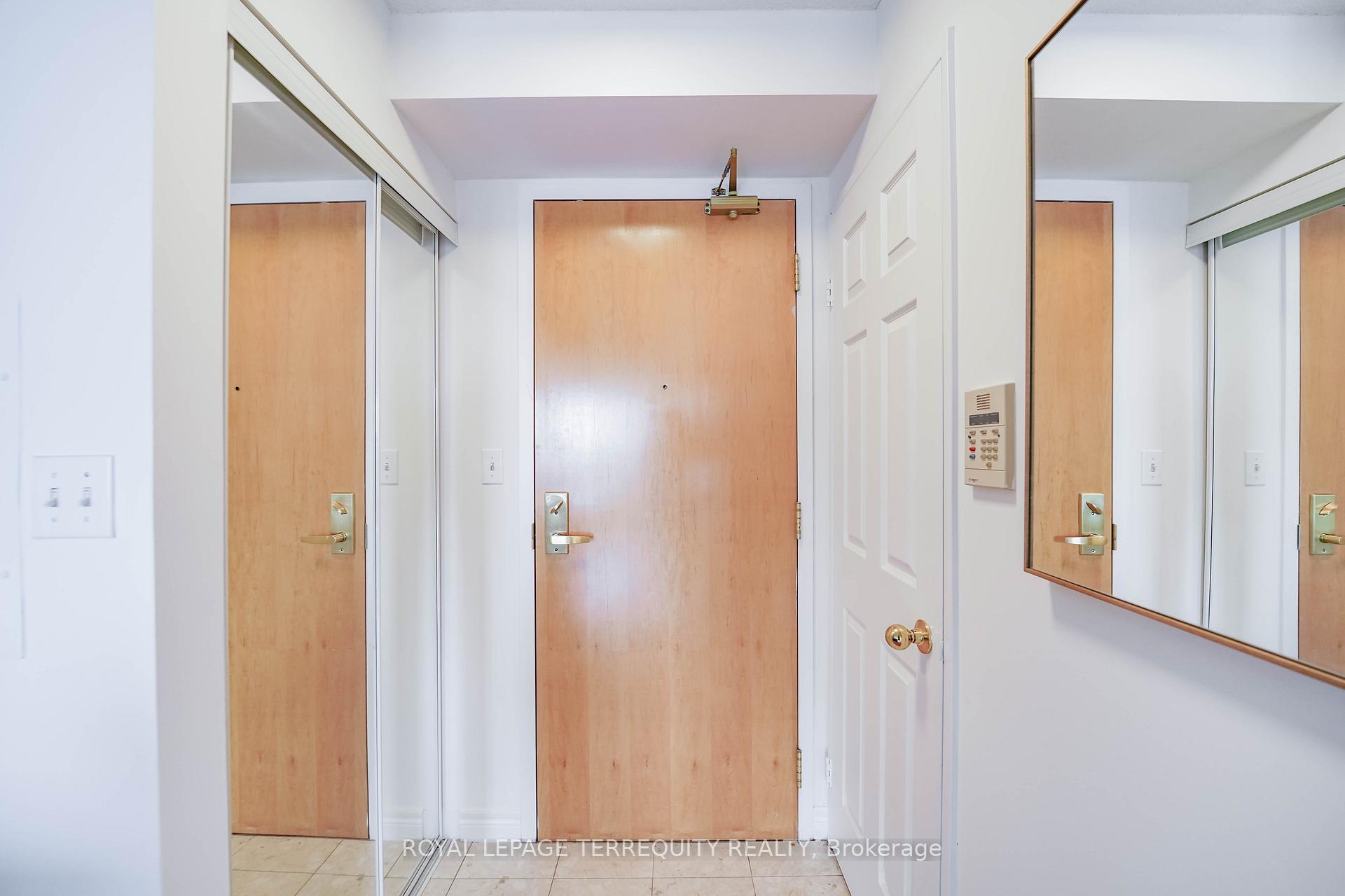 Photo 2 of Unit 1708, 43 Eglinton Avenue E, Toronto, Mount Pleasant West — HOMEH